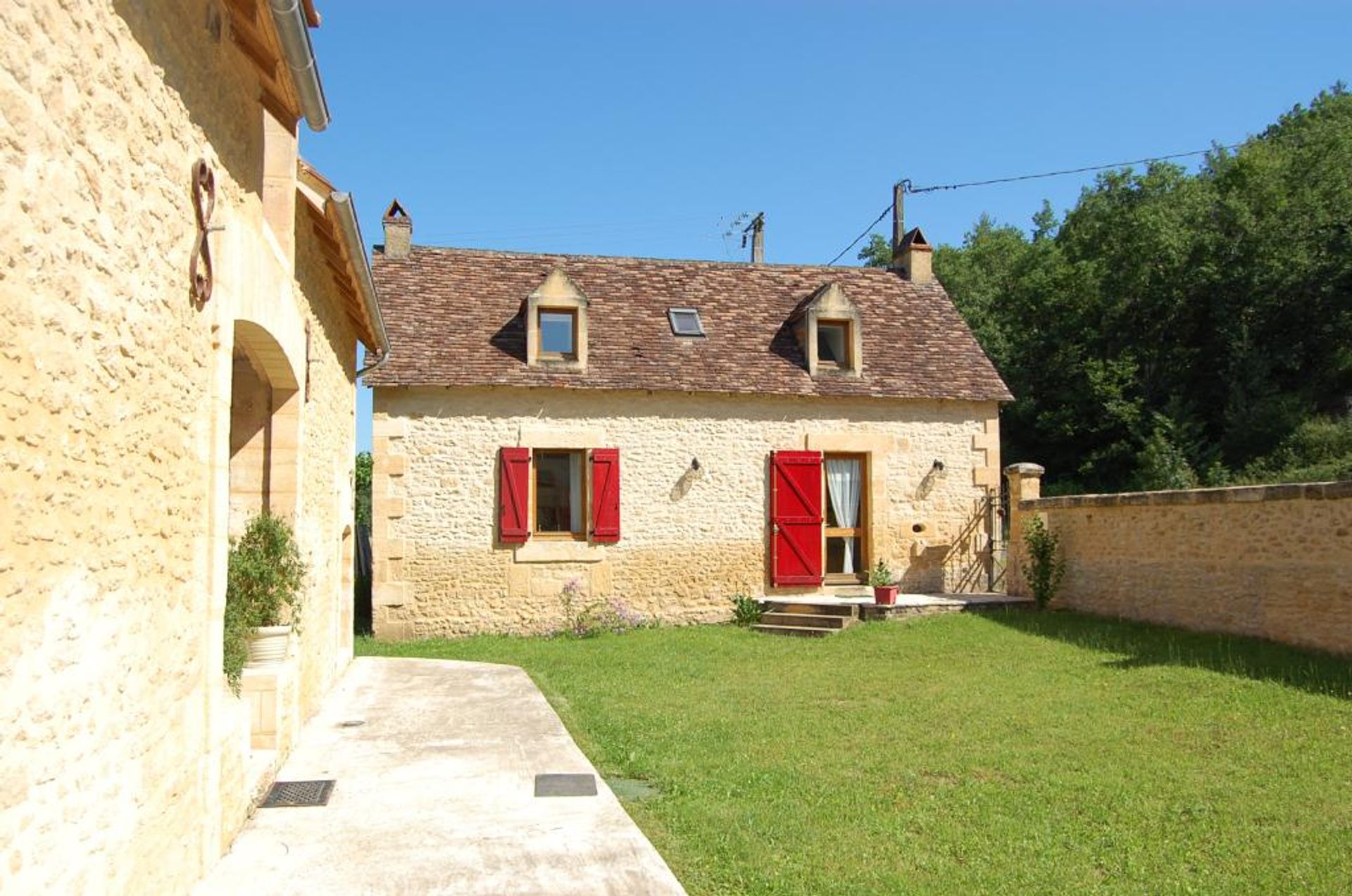 Будинок в Saint-Cyprien, Nouvelle-Aquitaine 10178228