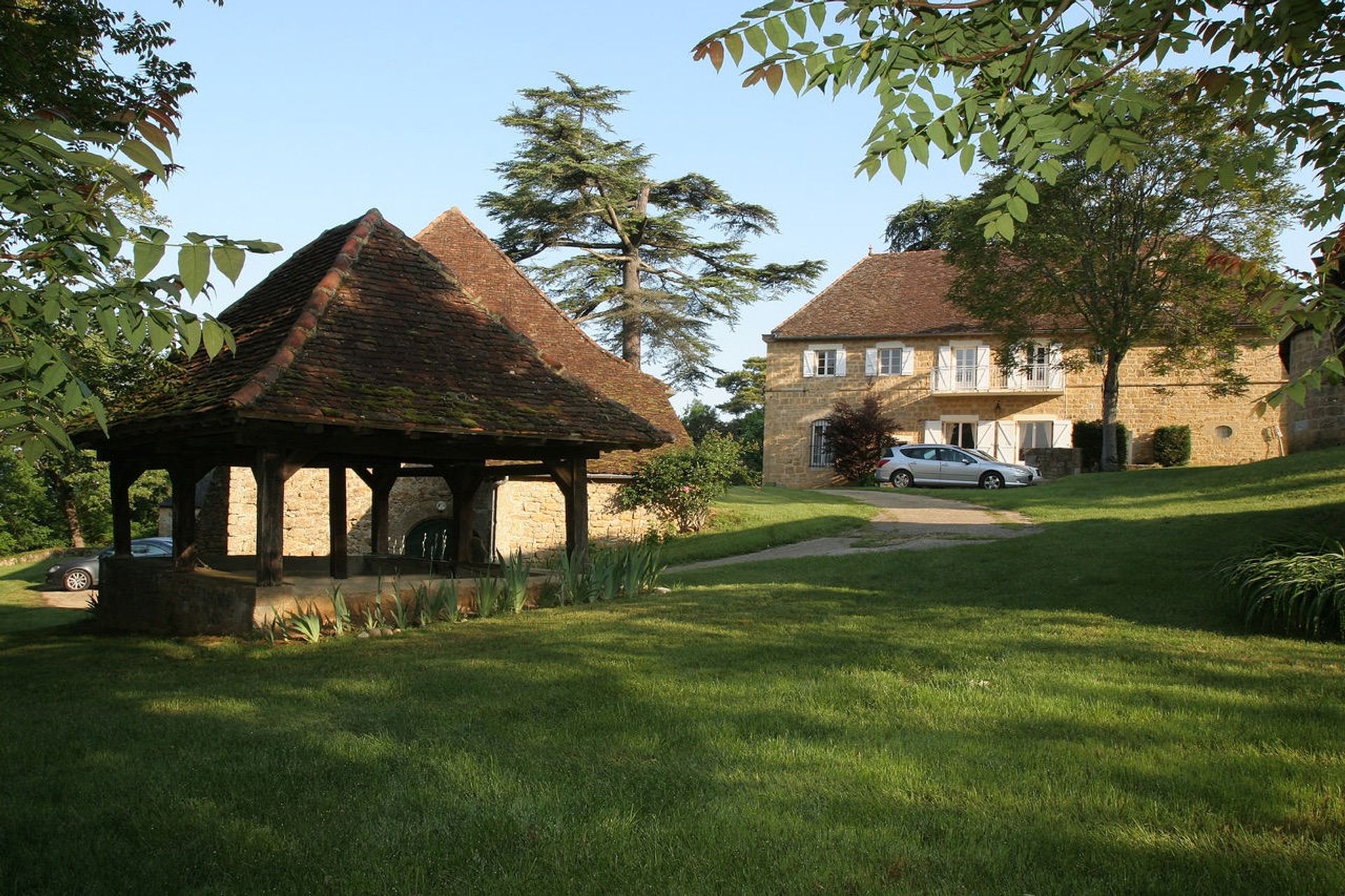 بيت في Saint-Cyprien, Nouvelle-Aquitaine 10178274