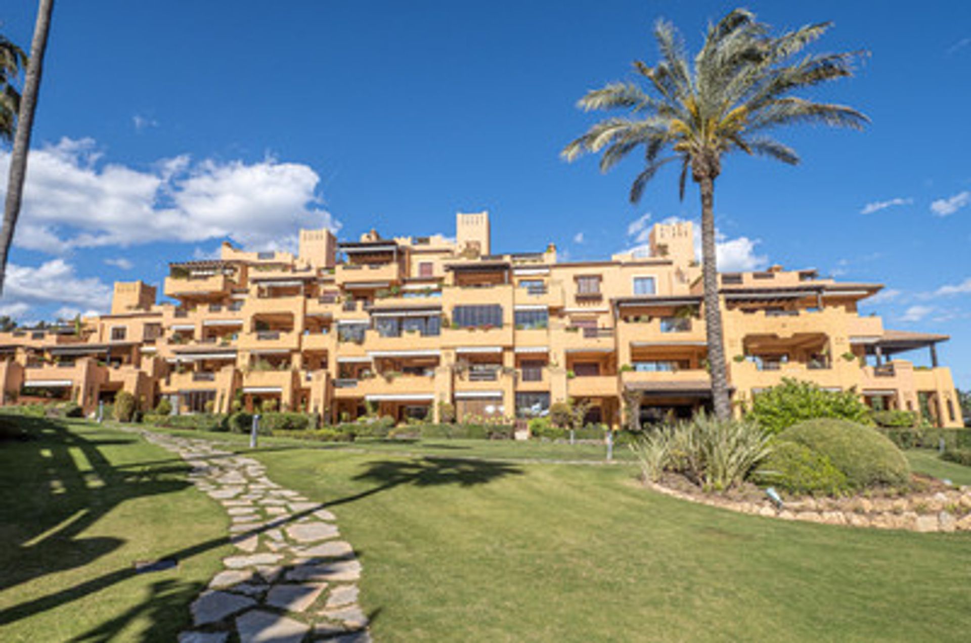 Condominium in Estepona, Andalusia 10179163