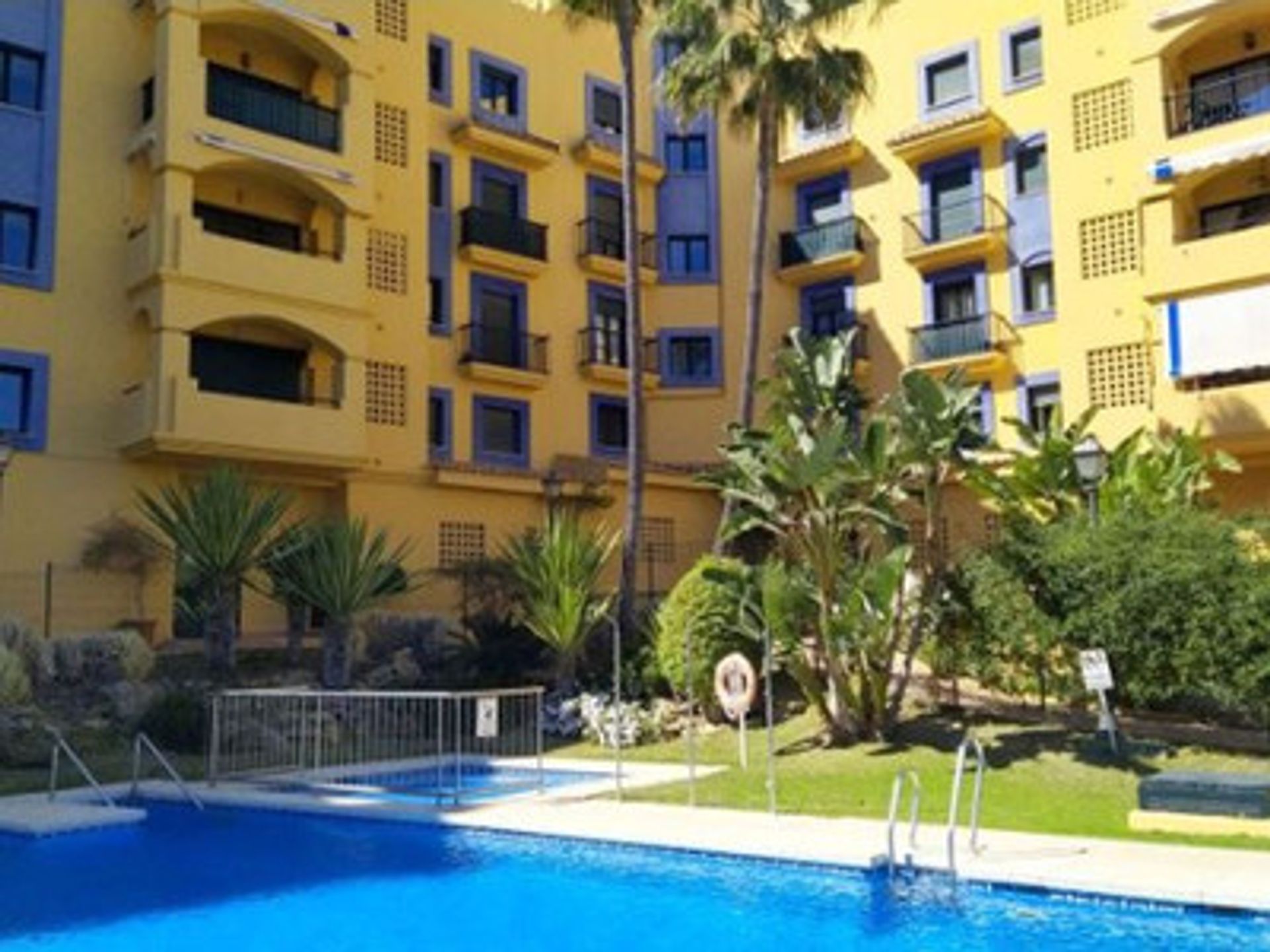 Condominio nel San Pedro de Alcántara, Andalusia 10179220