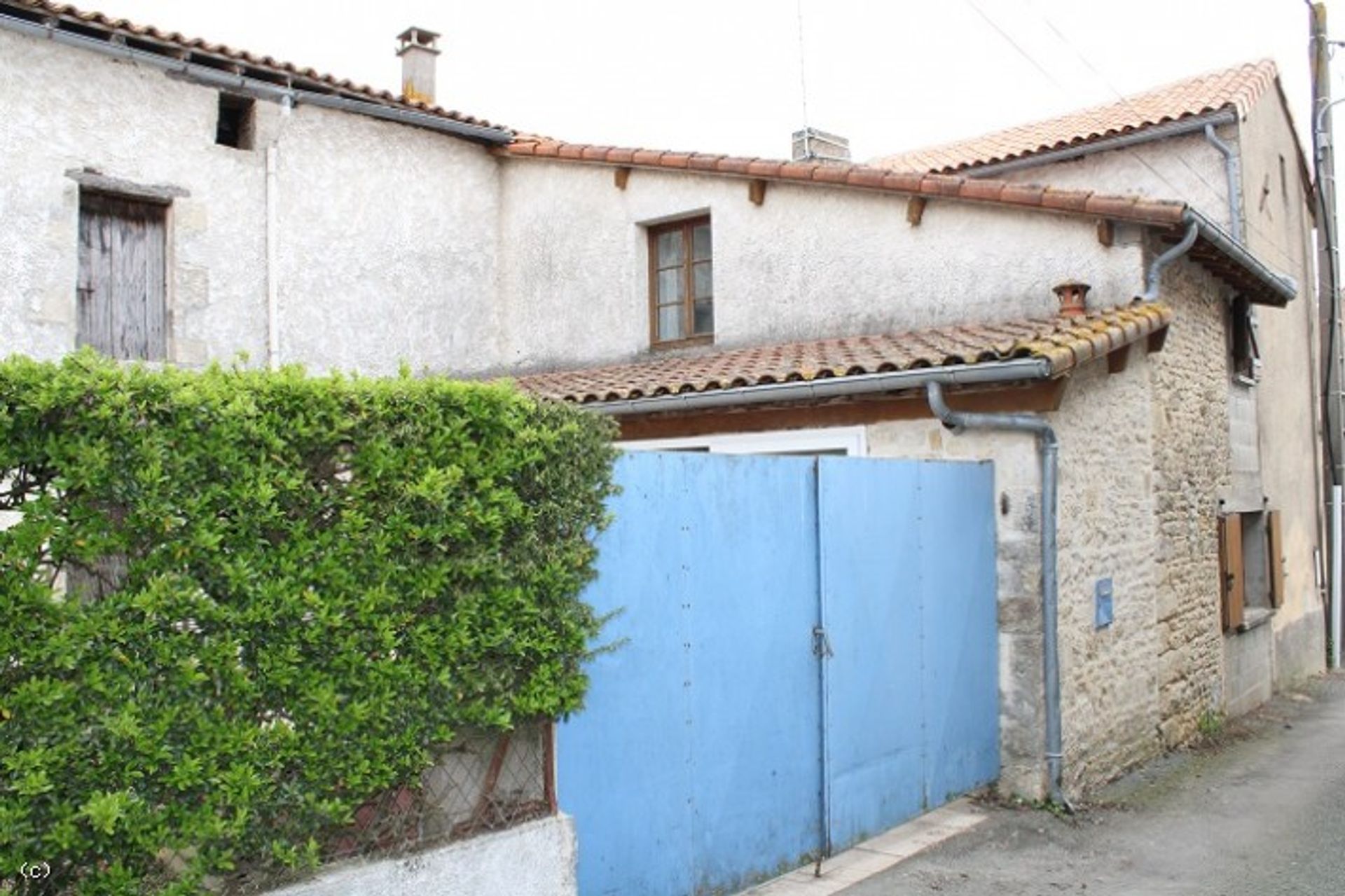 House in Ruffec, Nouvelle-Aquitaine 10180714