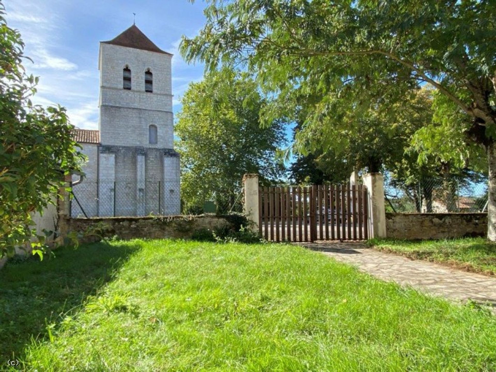 मकान में Cellefrouin, Nouvelle-Aquitaine 10180716