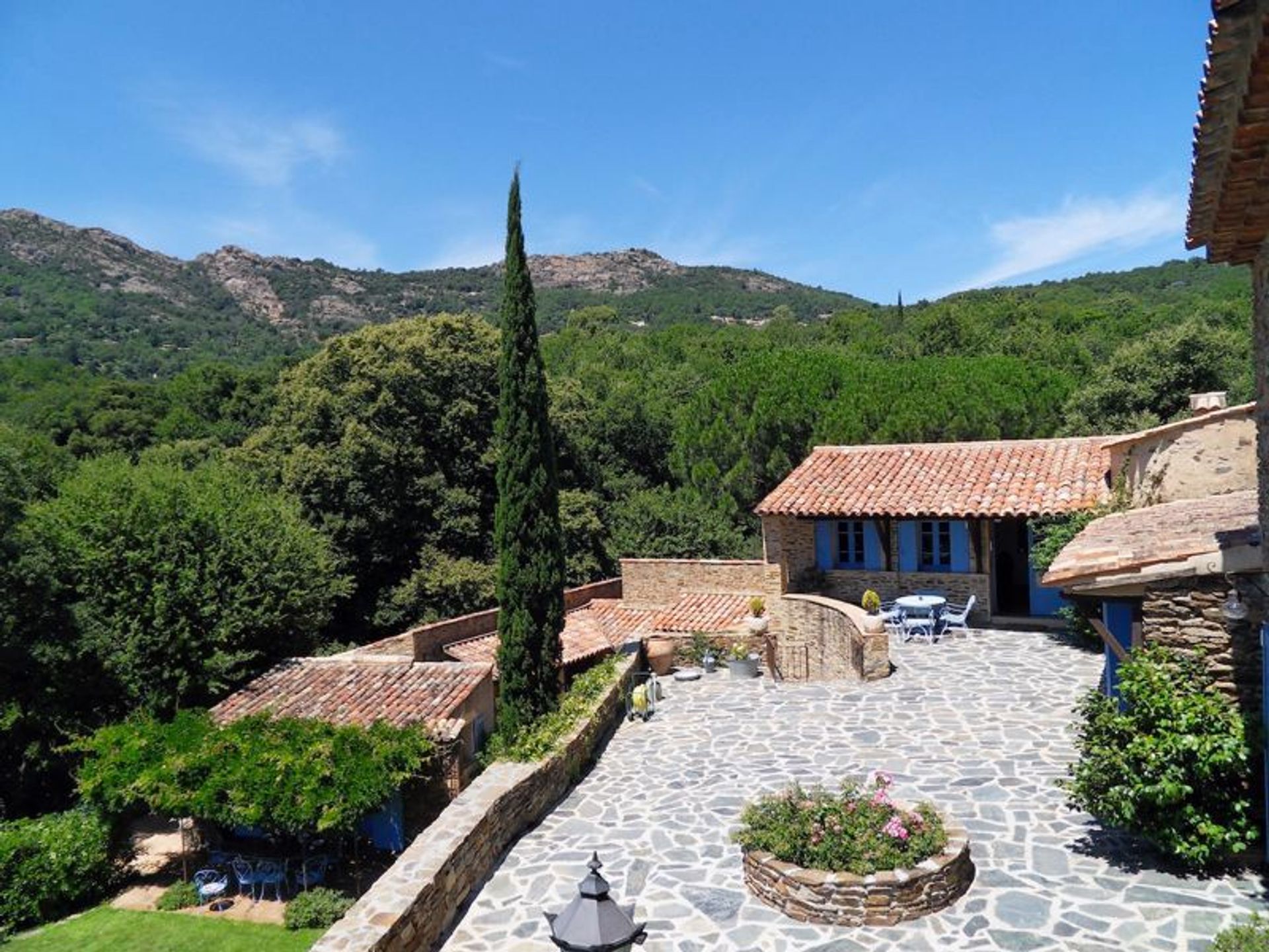 Rumah di La Garde-Freinet, Provence-Alpes-Cote d'Azur 10180800