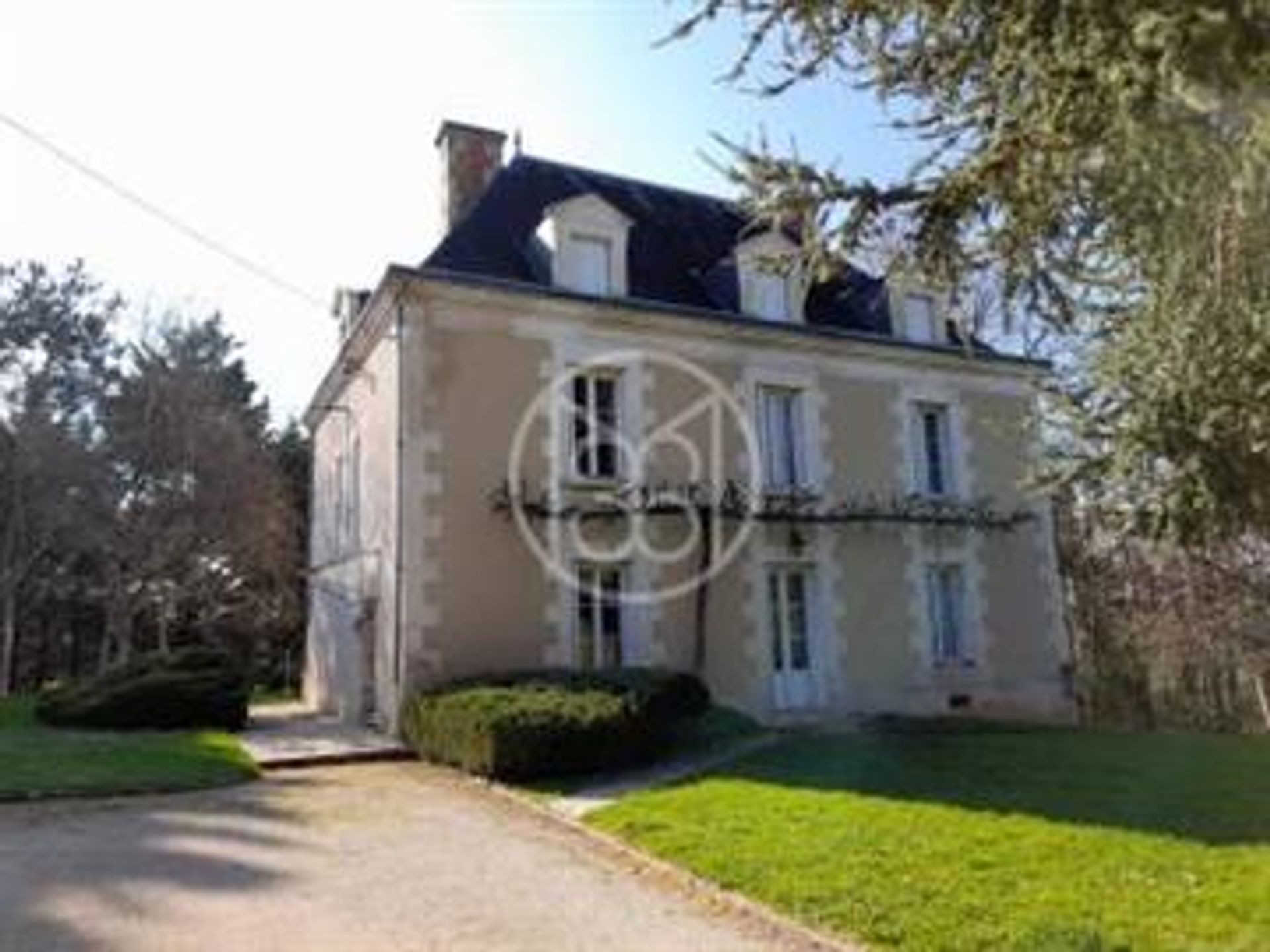 Huis in Charroux, Nouvelle-Aquitaine 10180990