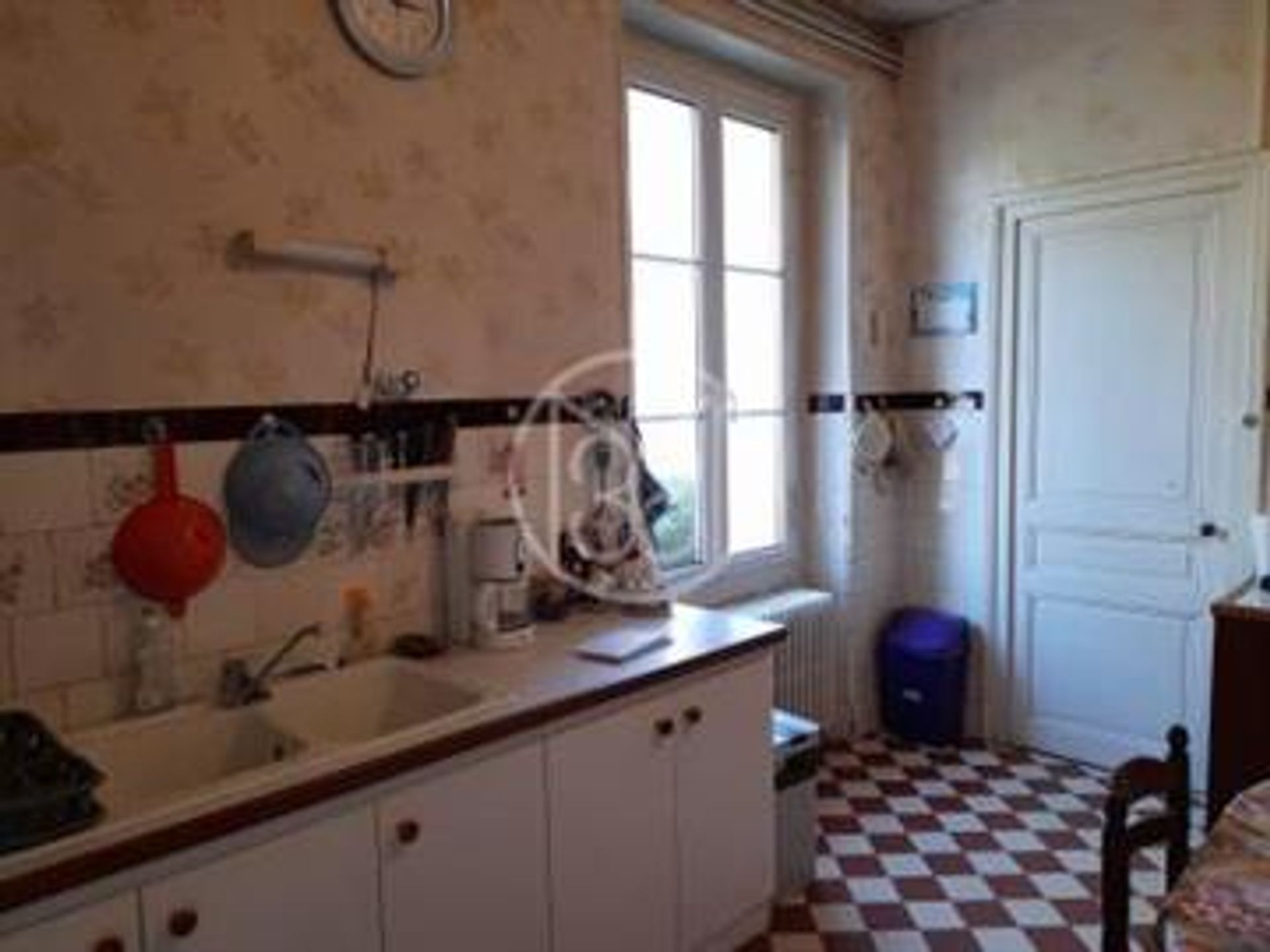 House in Charroux, Nouvelle-Aquitaine 10180990