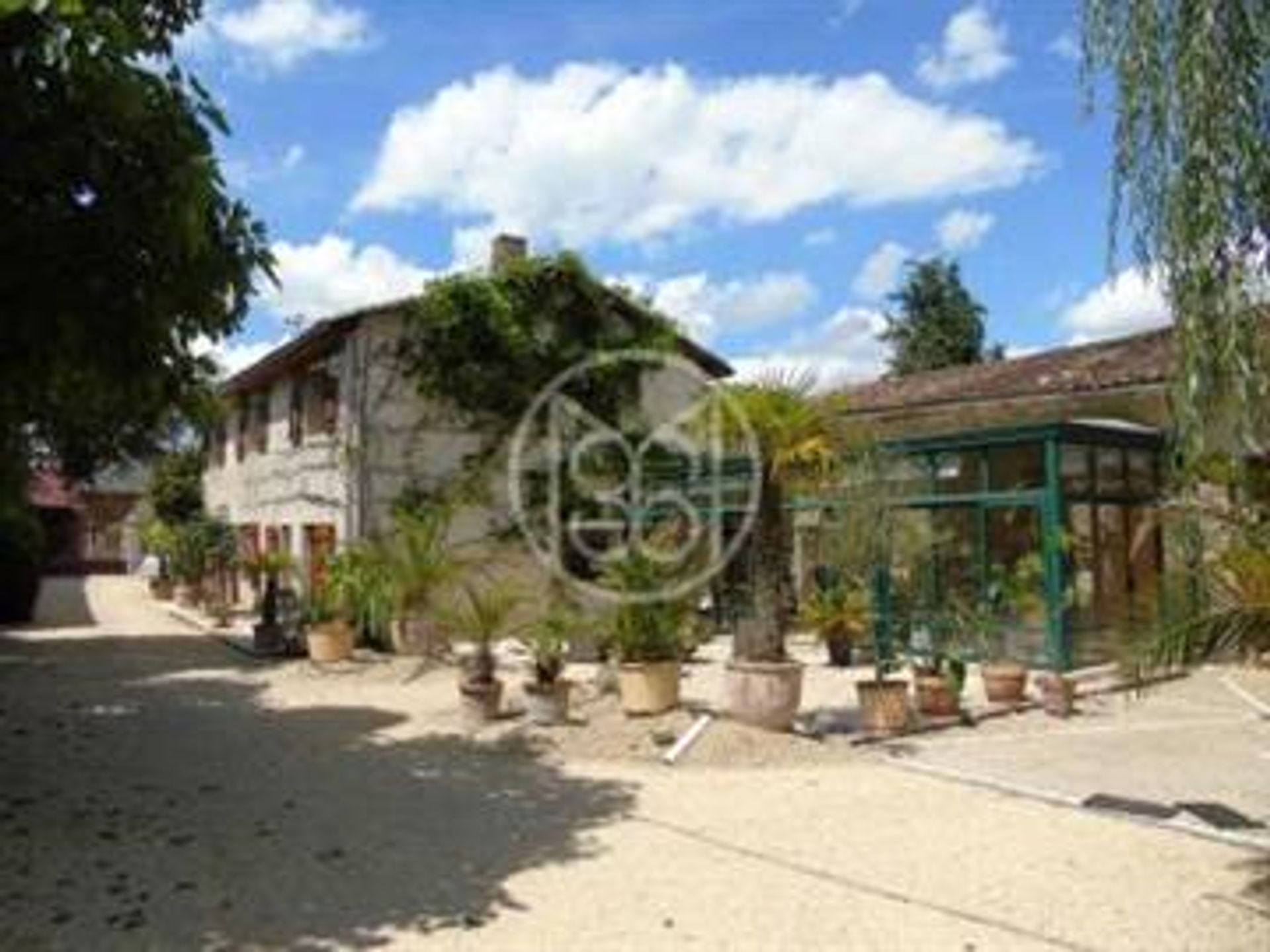 House in Verrieres, Nouvelle-Aquitaine 10180992