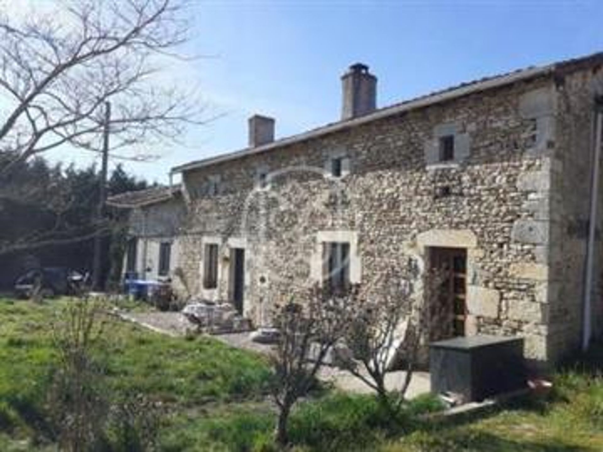 Hus i Savigne, Nouvelle-Aquitaine 10180997