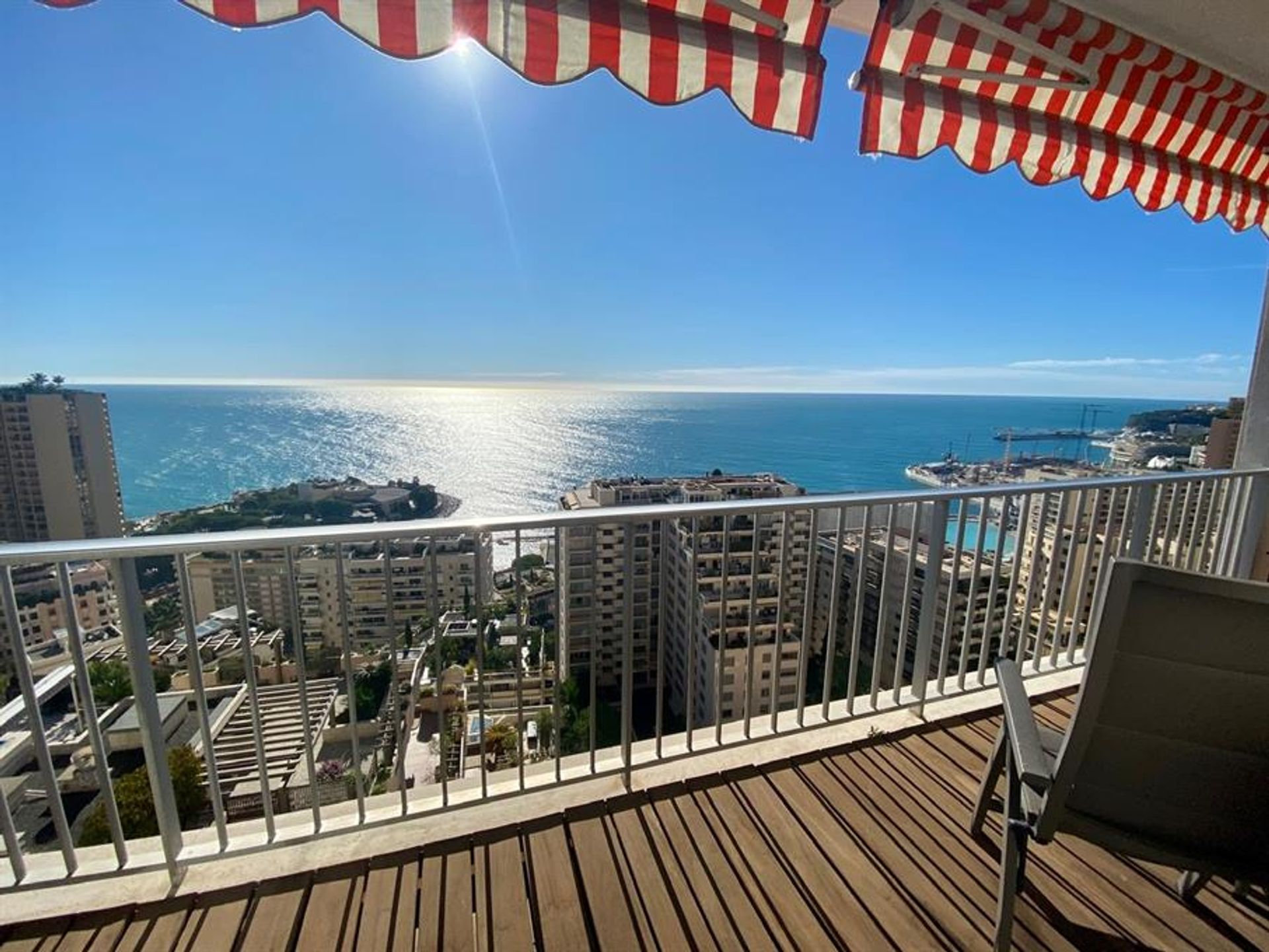 Condominium in Faussignana, Provence-Alpes-Cote d'Azur 10181086