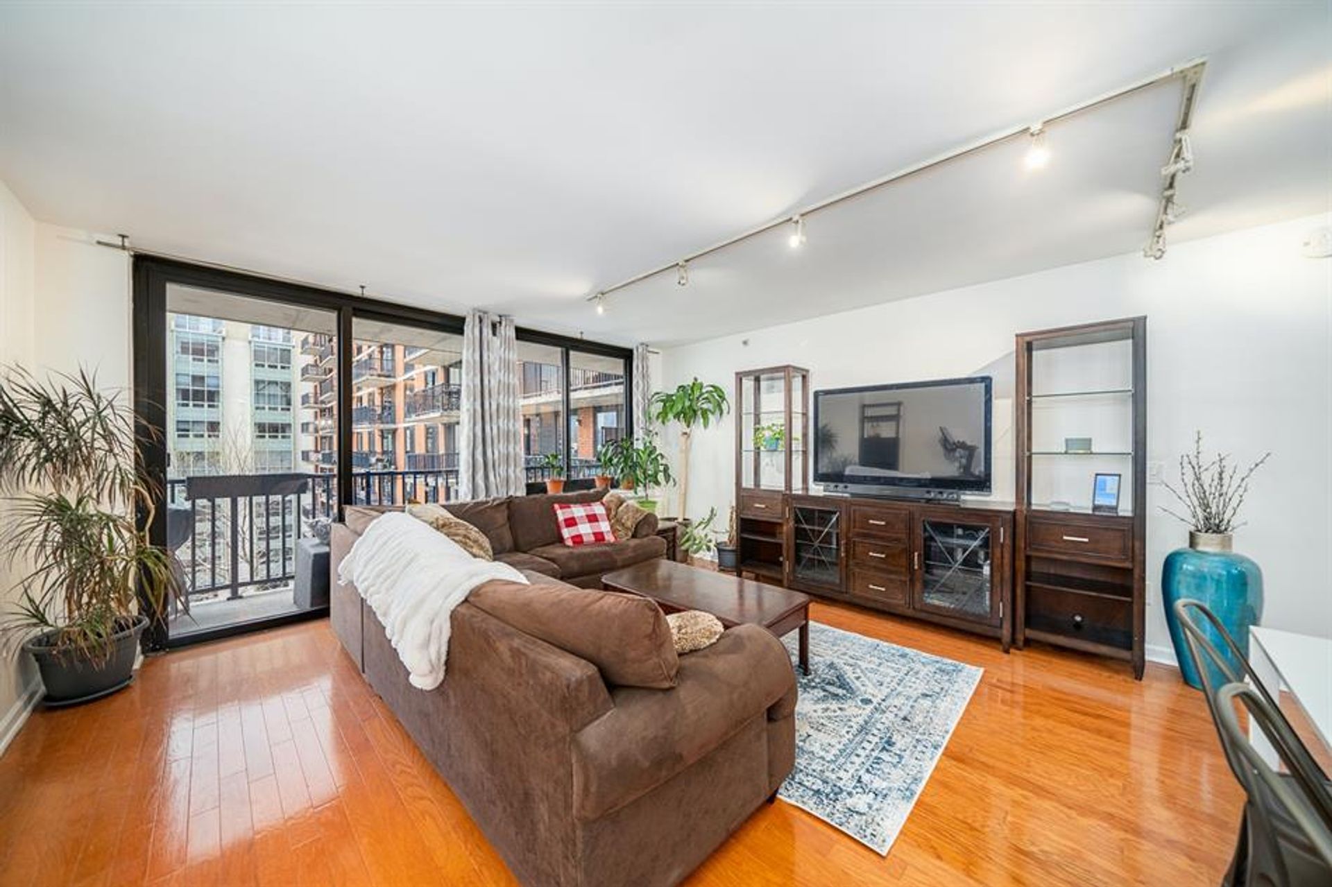 Condominium in Hoboken, New Jersey 10181788