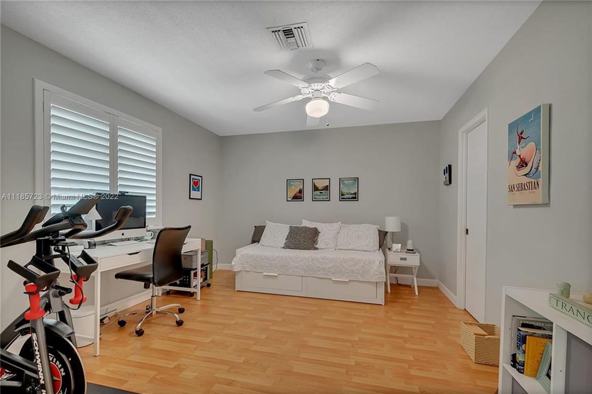 קוֹנדוֹמִינִיוֹן ב Palmetto Bay, Florida 10182139