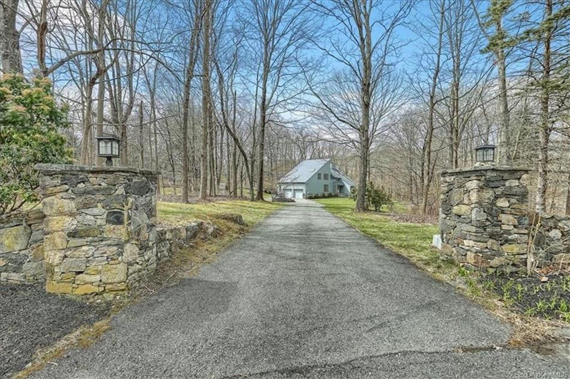 Rumah di Valley Pond Estates, New York 10182310