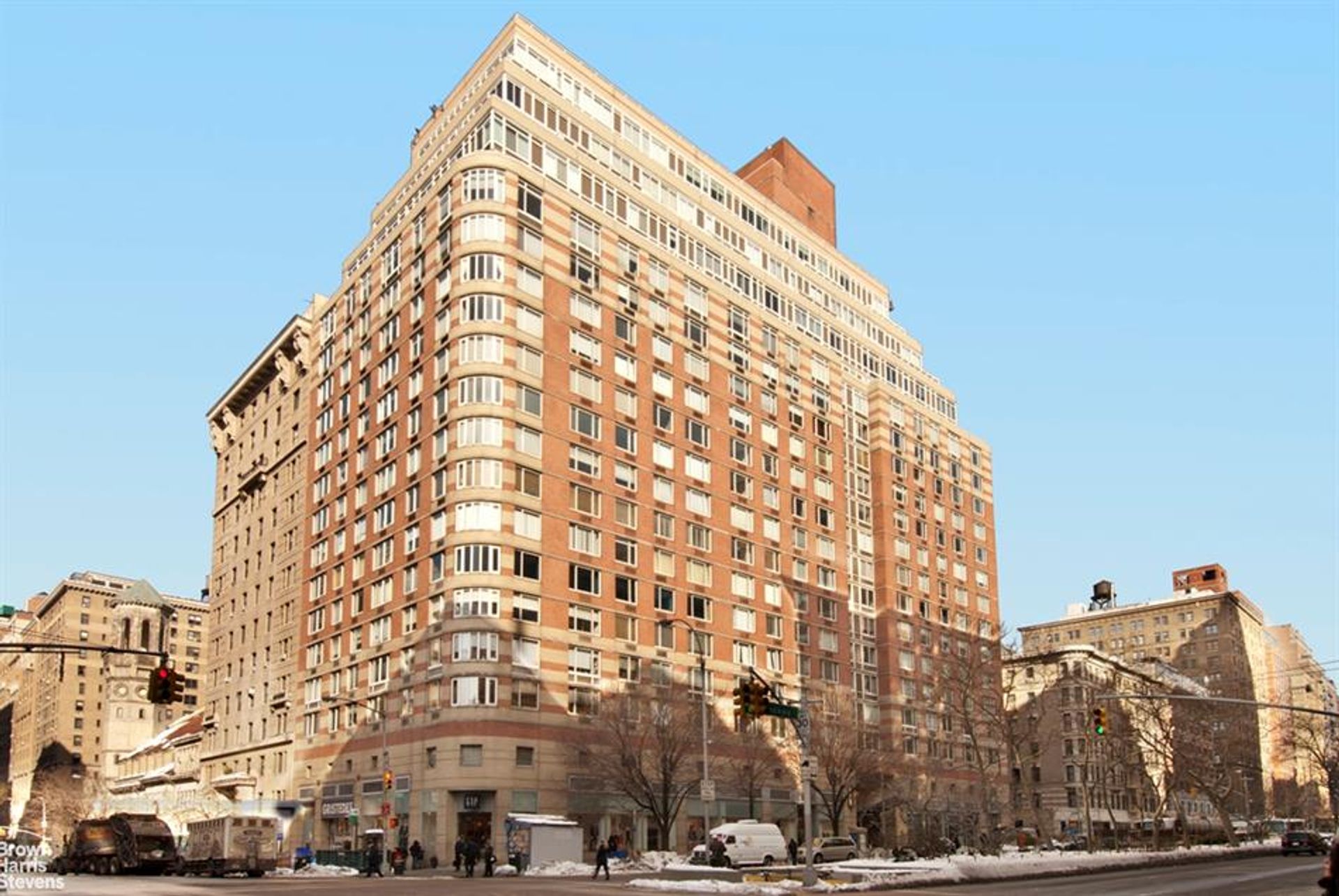 Condominium in New York, New York 10182451