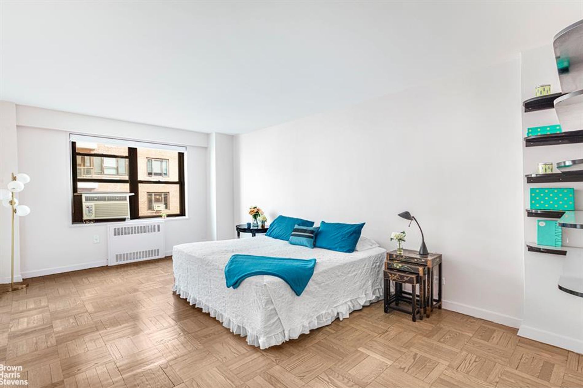 Condominium in New York, New York 10182512