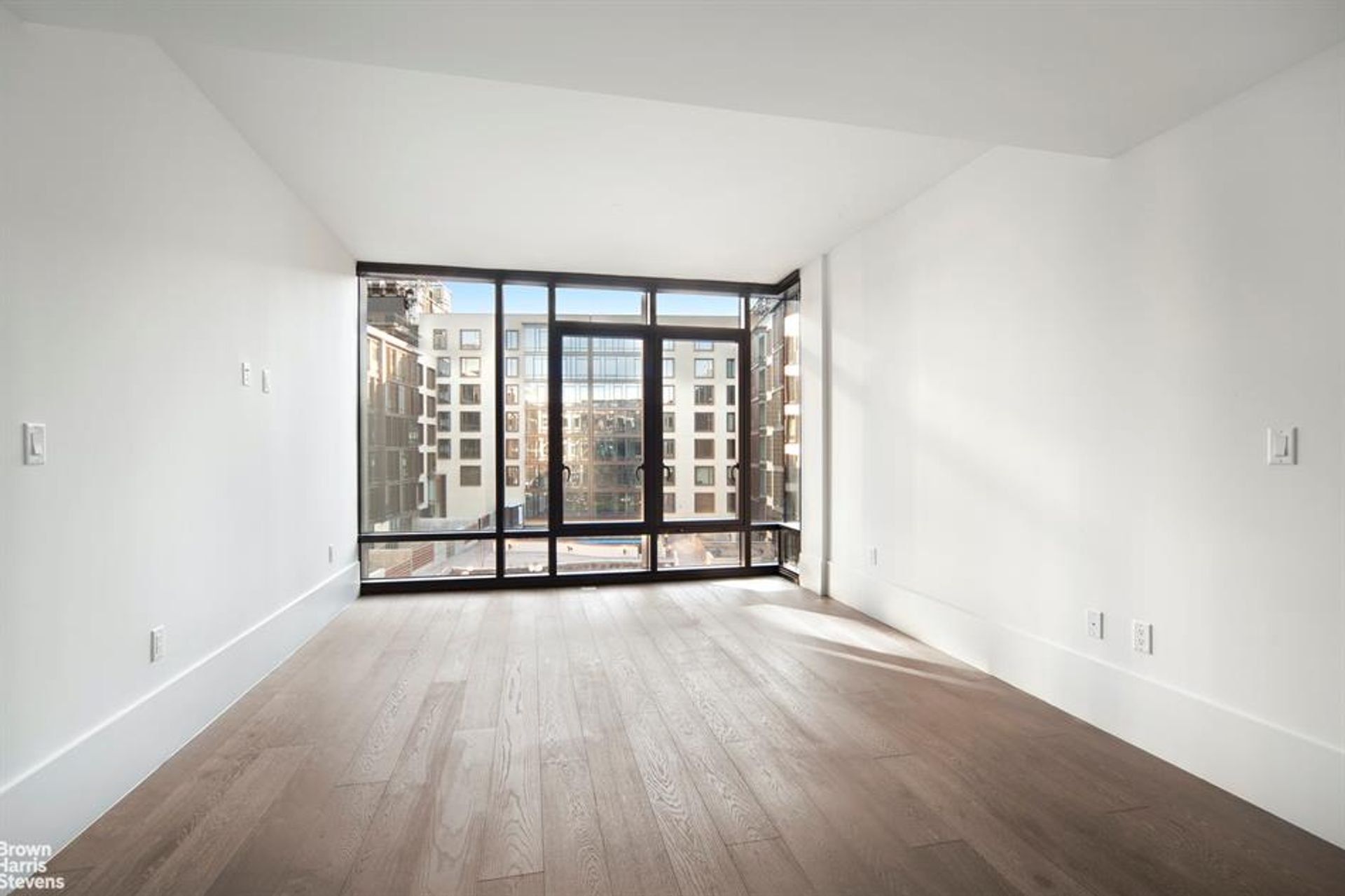 Condominium in New York, New York 10182678