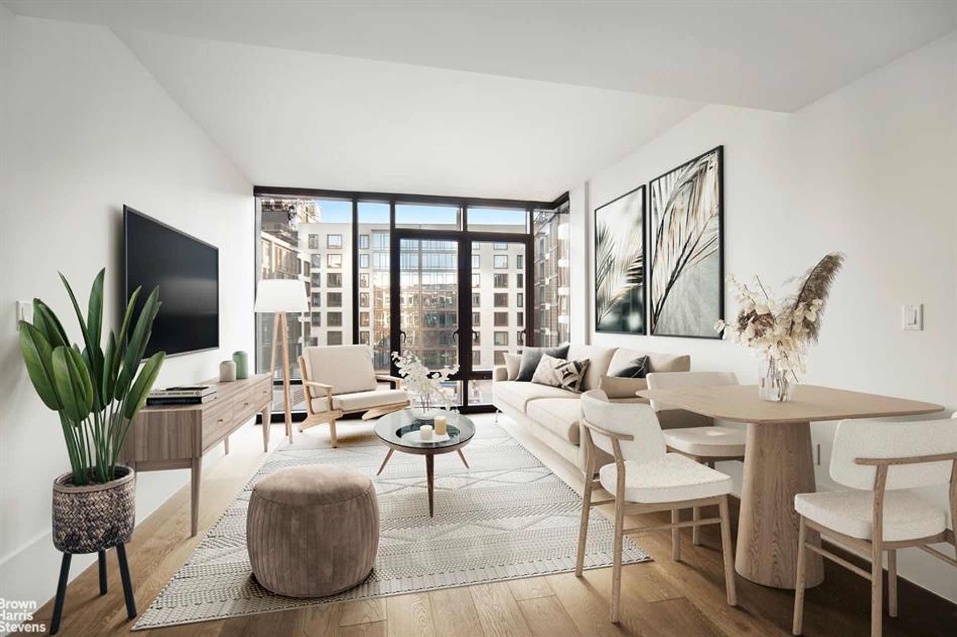 Condominium in New York, New York 10182678