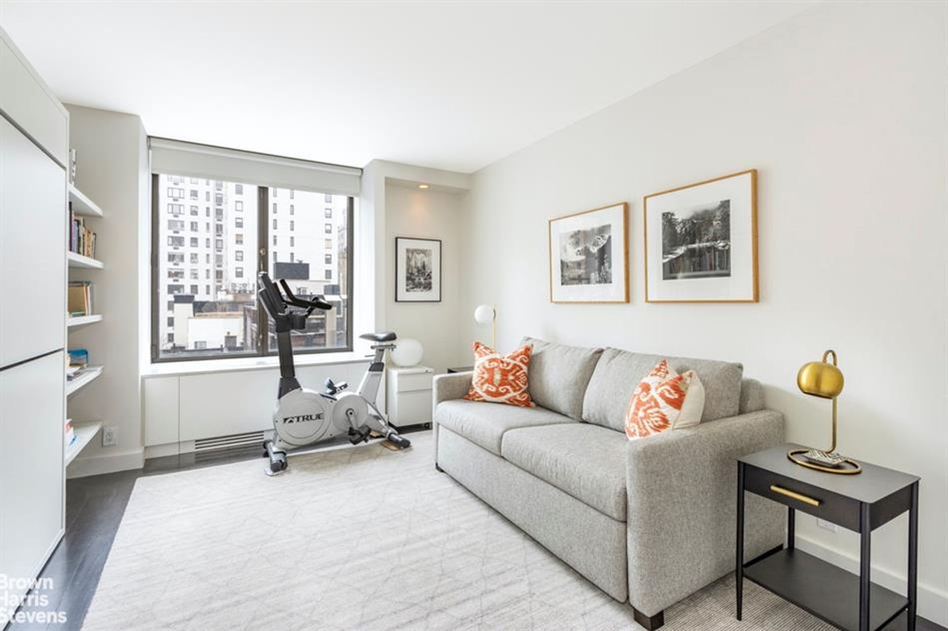 Condominium in New York, New York 10183100