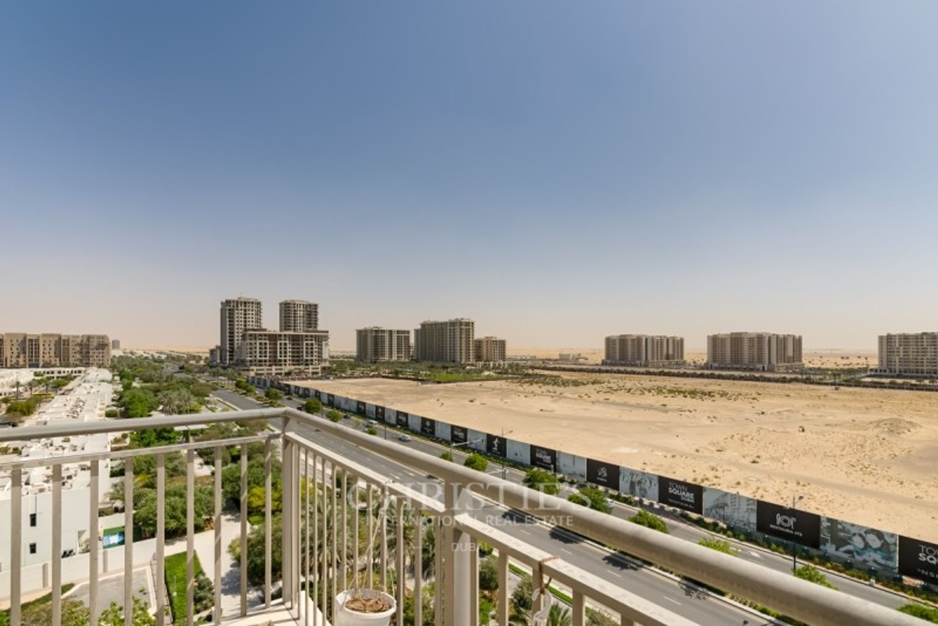 सम्मिलित में , Dubai 10183264