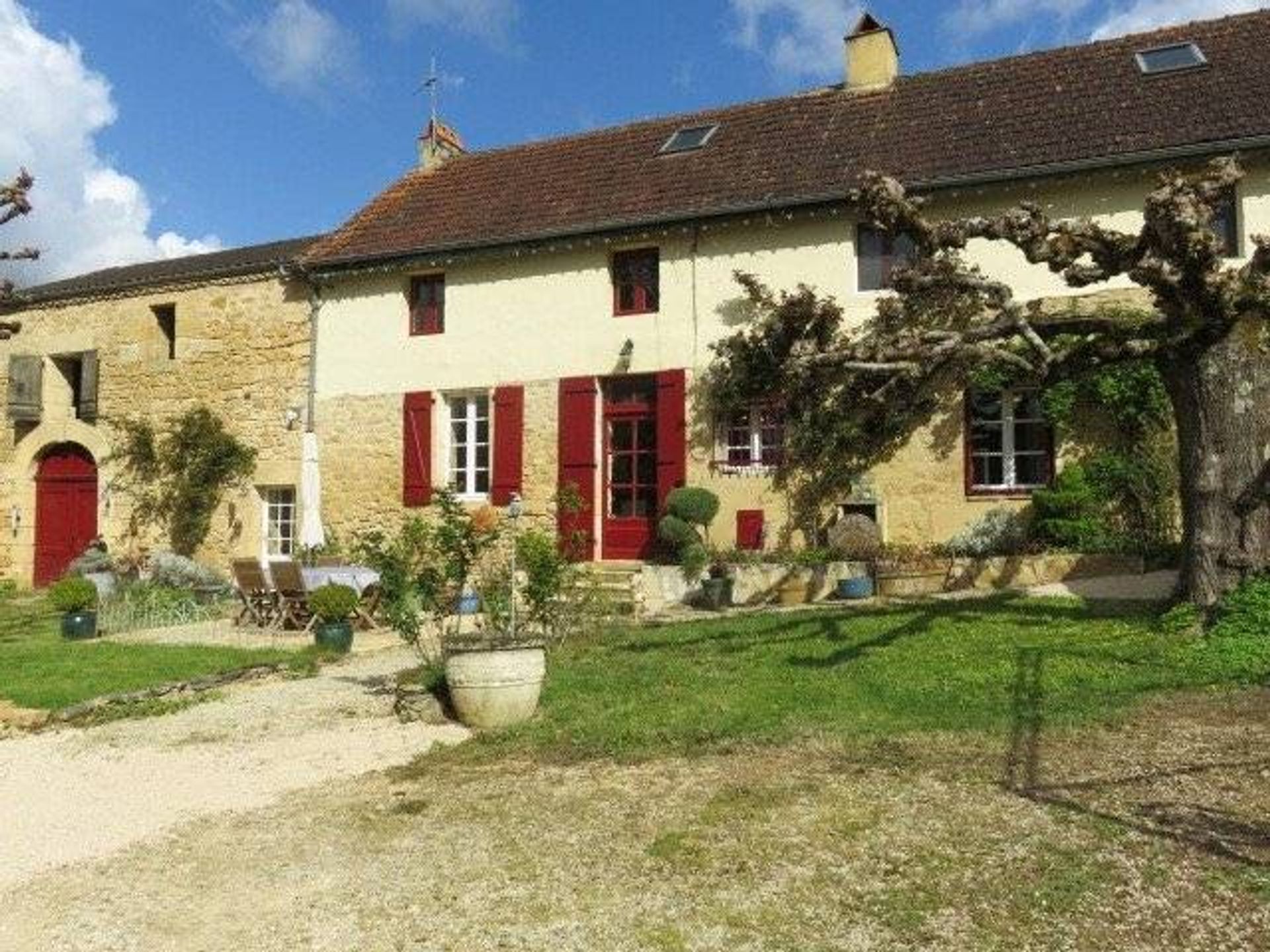 Residential in Beynac-et-Cazenac, Nouvelle-Aquitaine 10190938