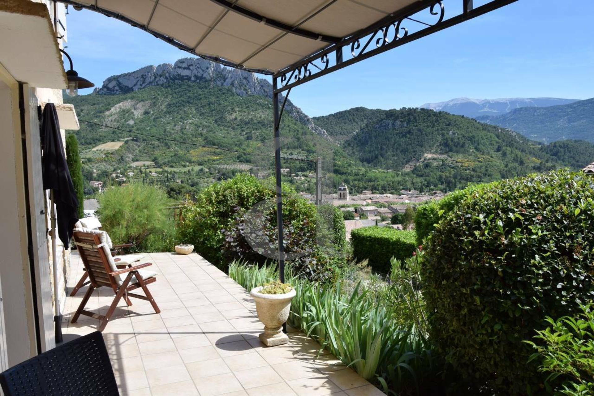 Talo sisään Buis-les-Baronnies, Auvergne-Rhône-Alpes 10191410