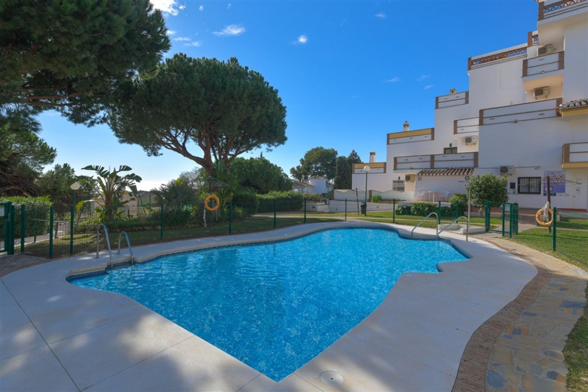 Condominium in Sitio de Calahonda, Andalusia 10191655