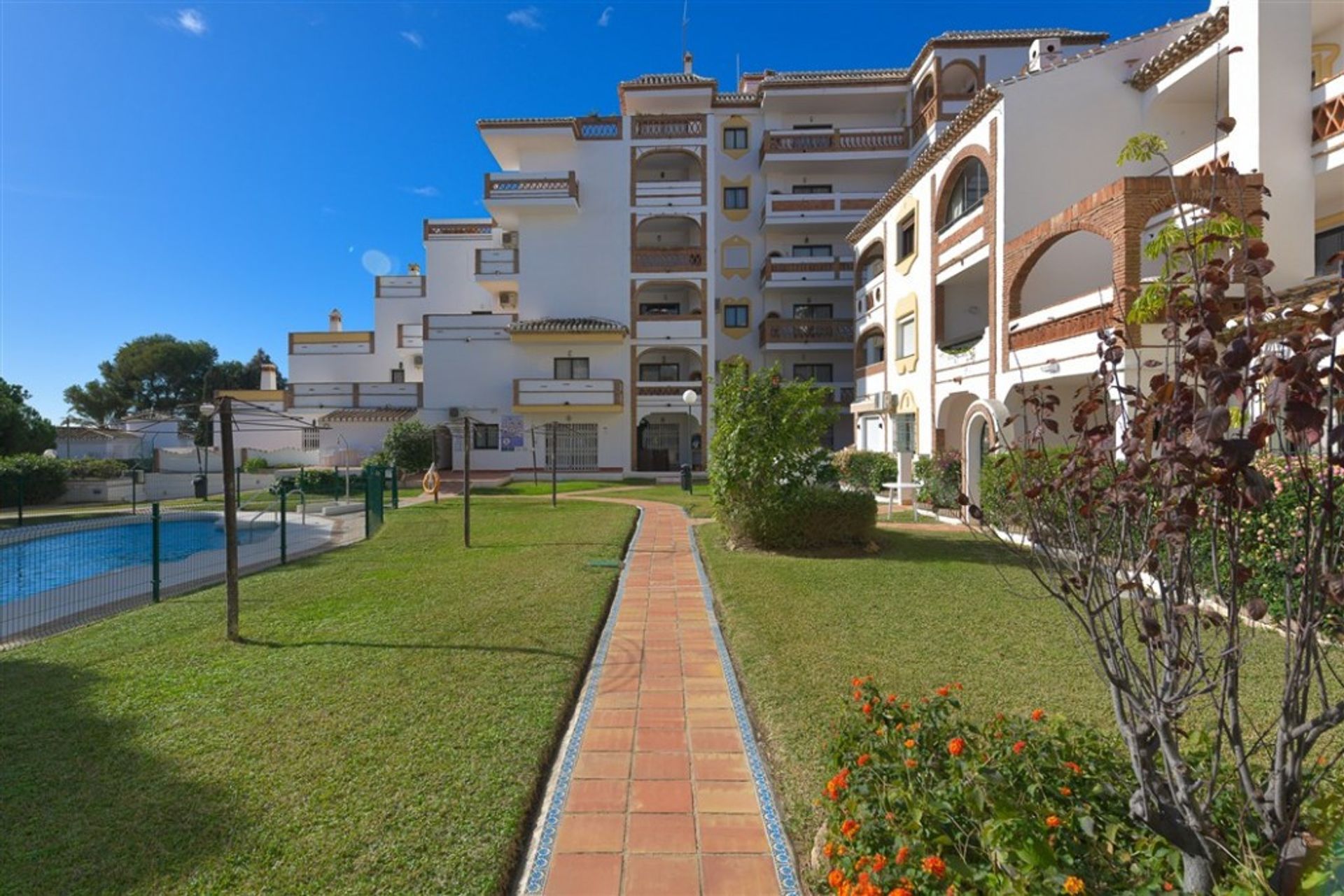 Condominium in Sitio de Calahonda, Andalusia 10191655