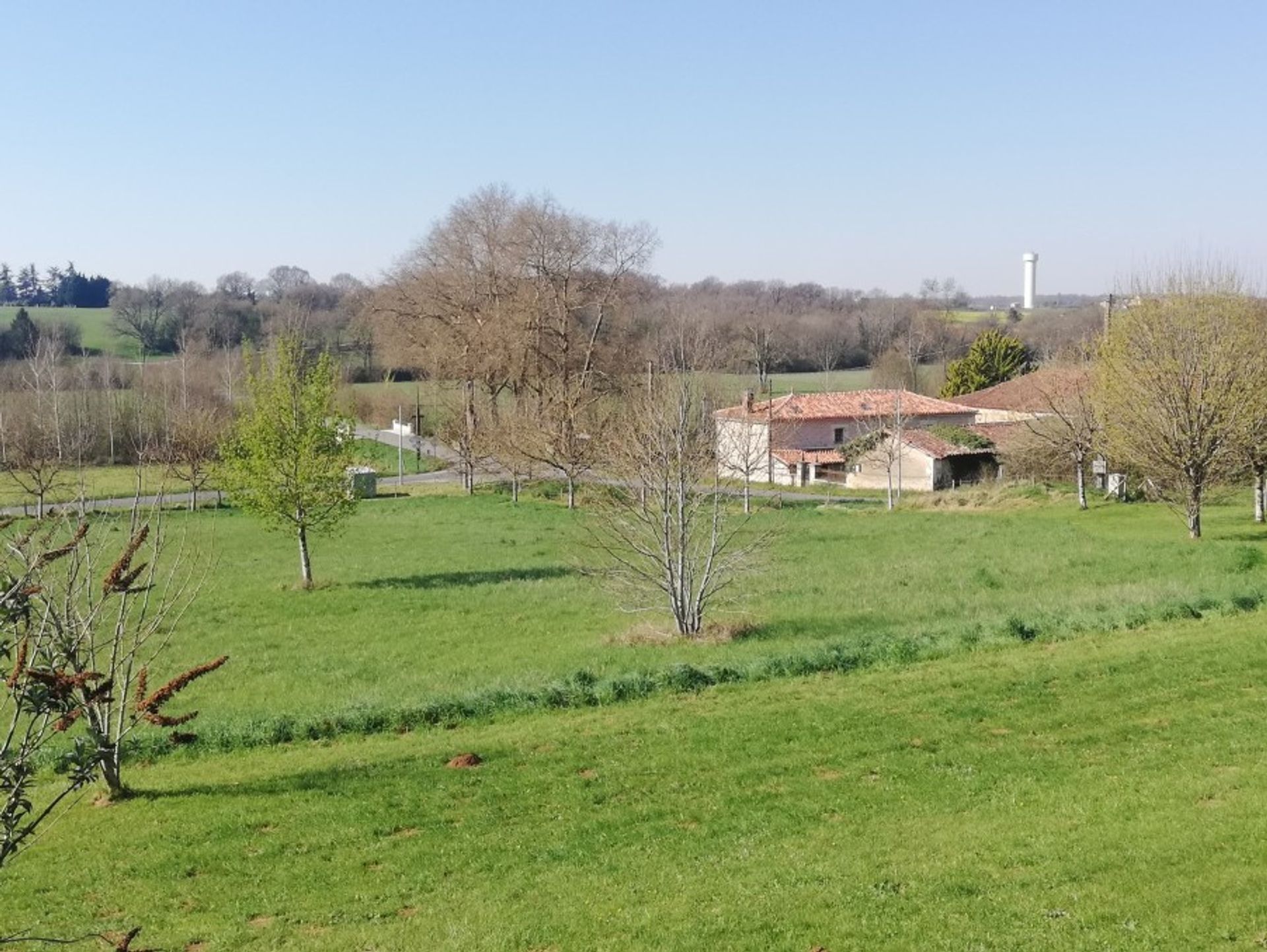 жилой дом в Chasseneuil-sur-Bonnieure, Nouvelle-Aquitaine 10191708