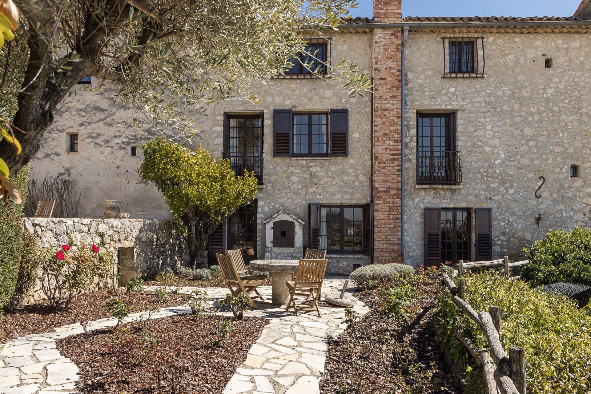 Rumah di Châteauneuf-Grasse, Provence-Alpes-Côte d'Azur 10192323