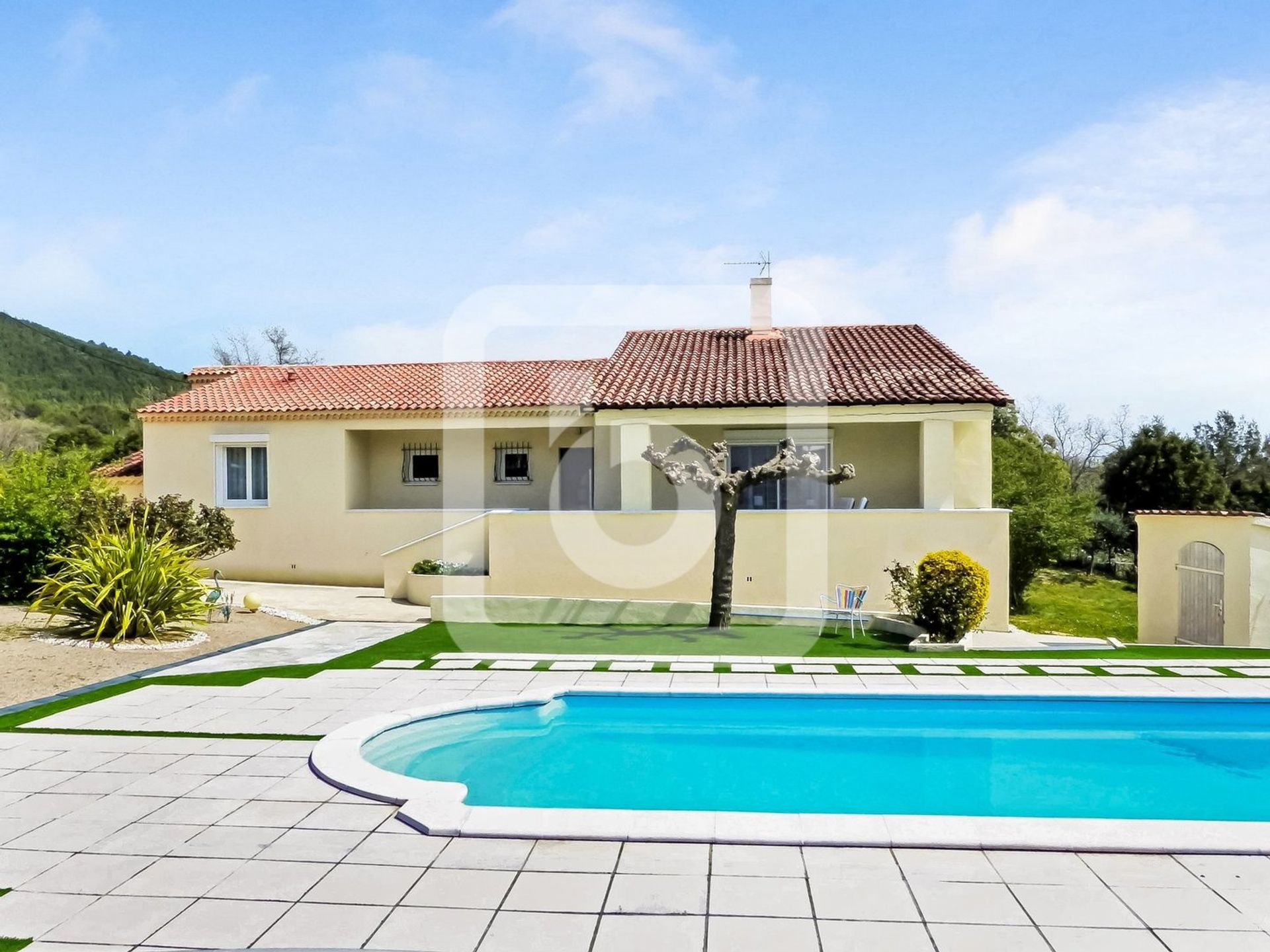 casa en La Roquebrussanne, Provence-Alpes-Côte d'Azur 10192465