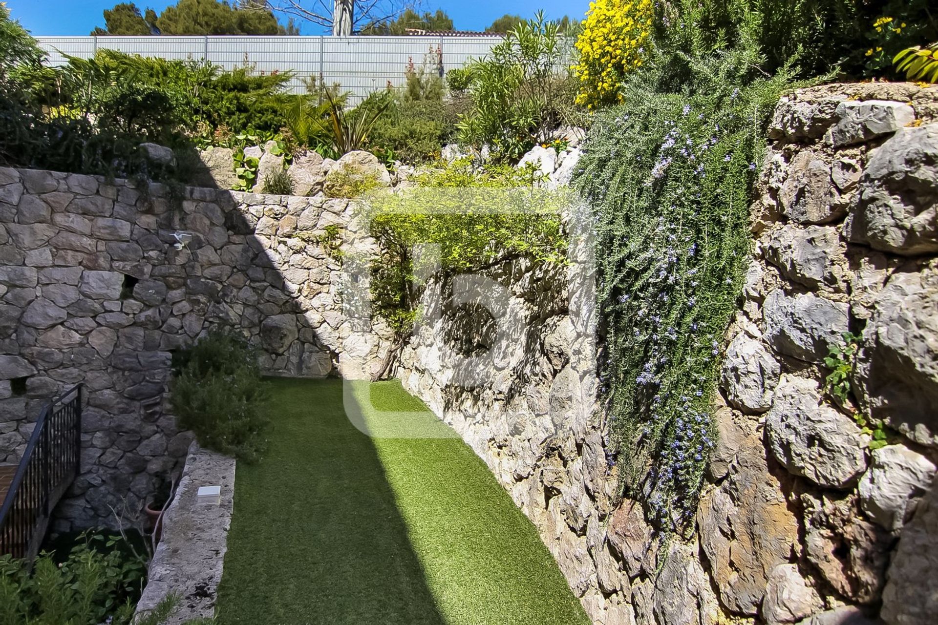 rumah dalam Èze, Provence-Alpes-Côte d'Azur 10192473