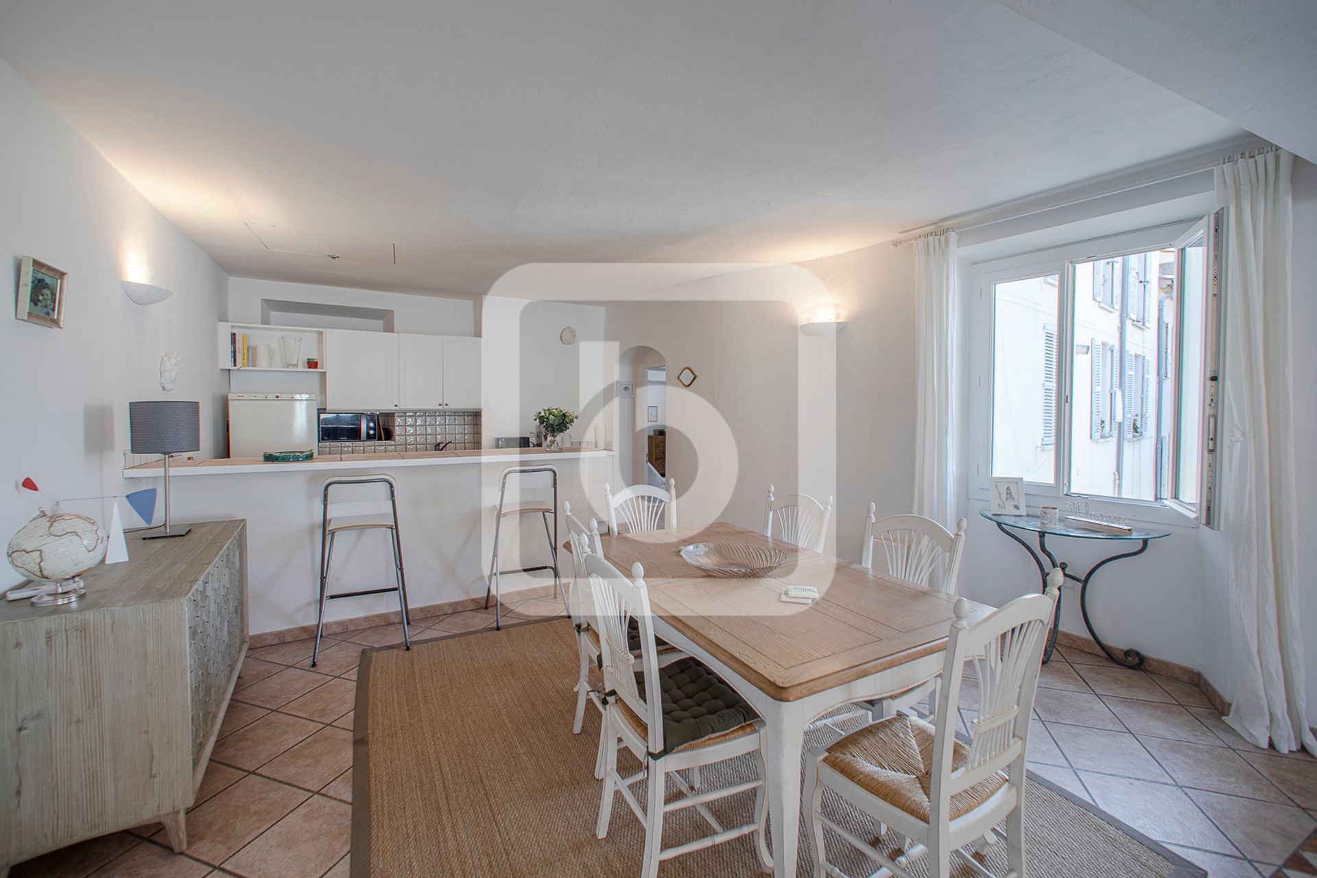 Osakehuoneisto sisään Antibes, Provence-Alpes-Côte d'Azur 10192489