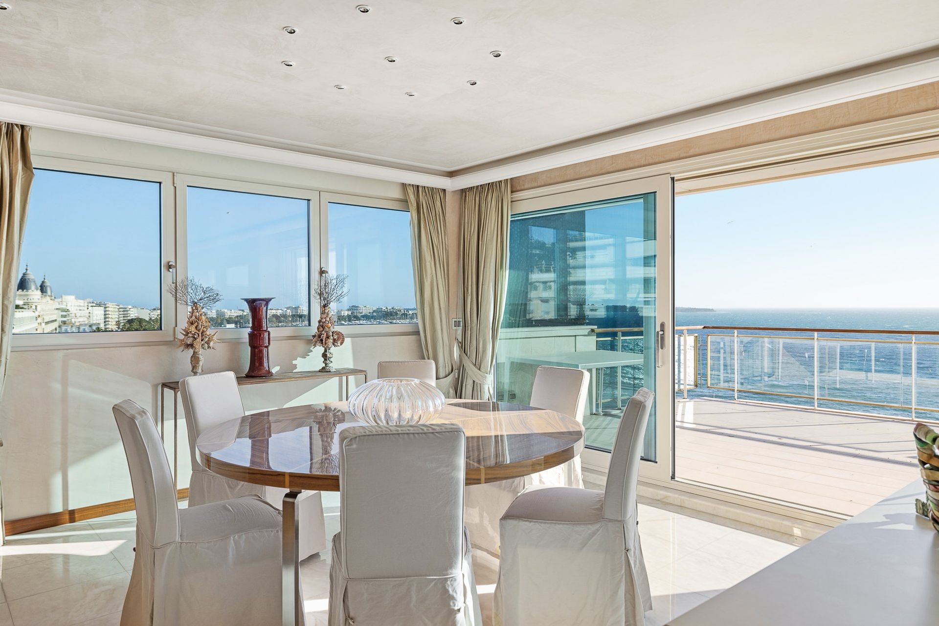 Condominium in Cannes, Provence-Alpes-Côte d'Azur 10192496