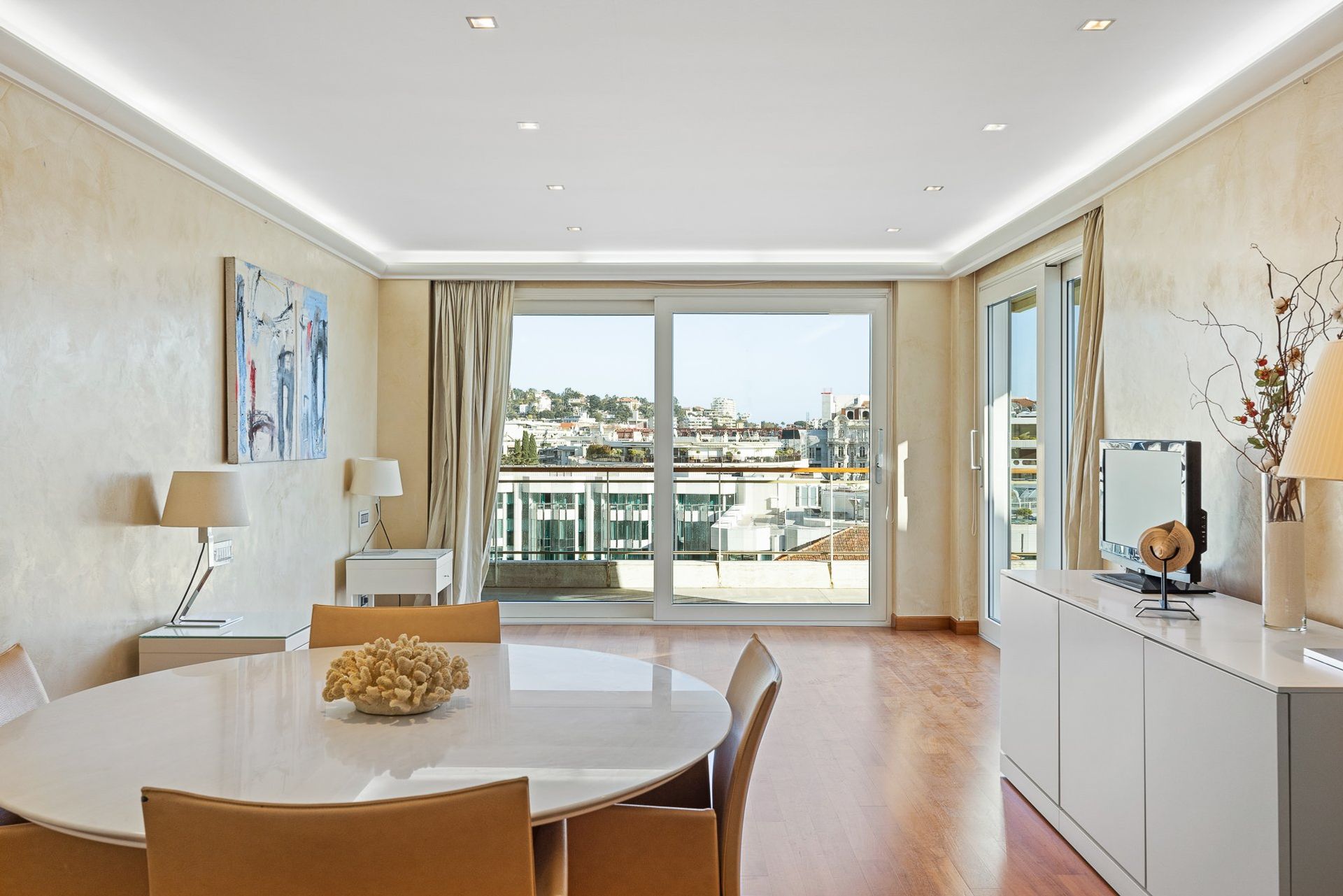 Condominium in Cannes, Provence-Alpes-Côte d'Azur 10192496