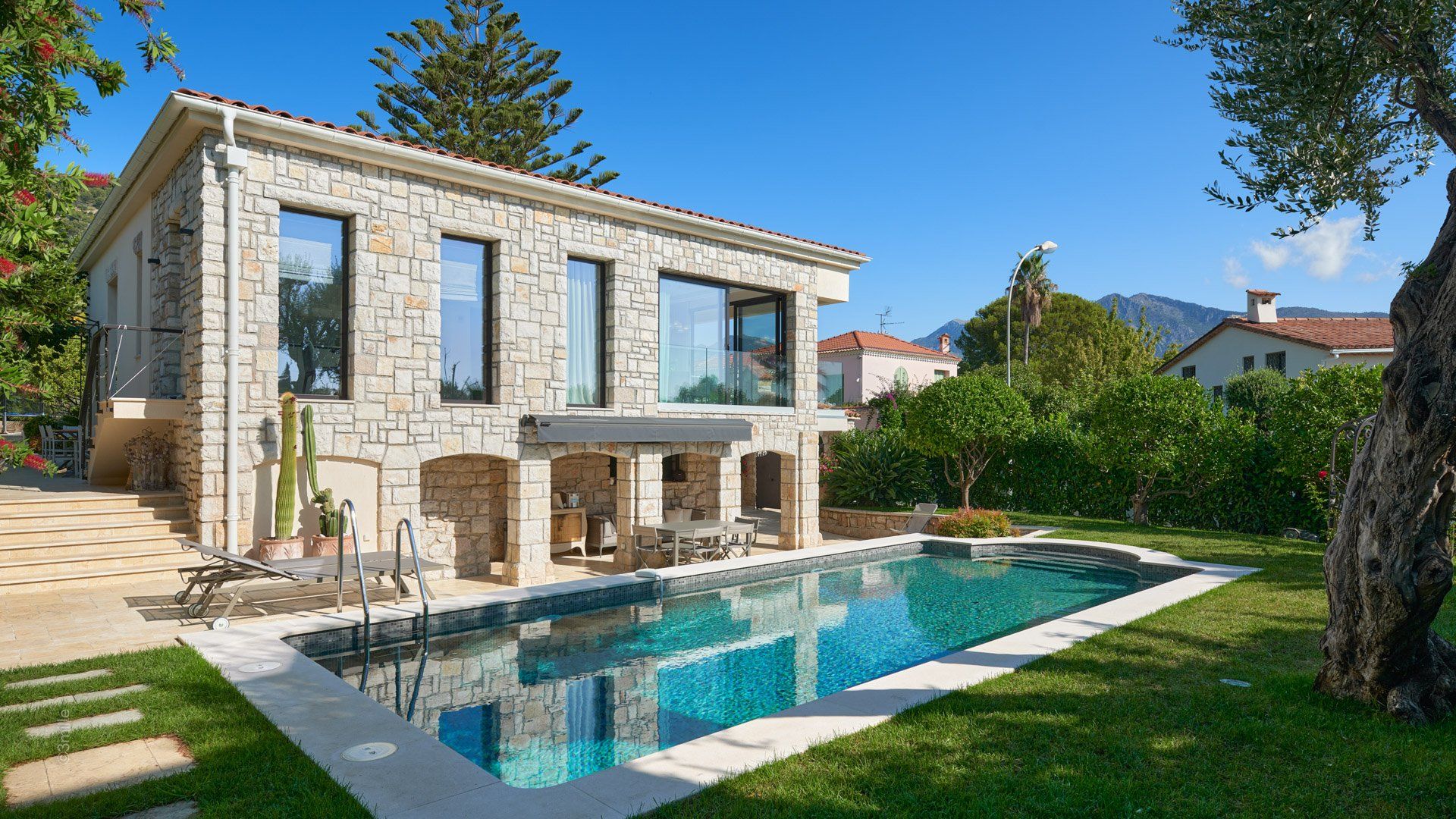 Talo sisään Cap Martin, Provence-Alpes-Cote d'Azur 10192514