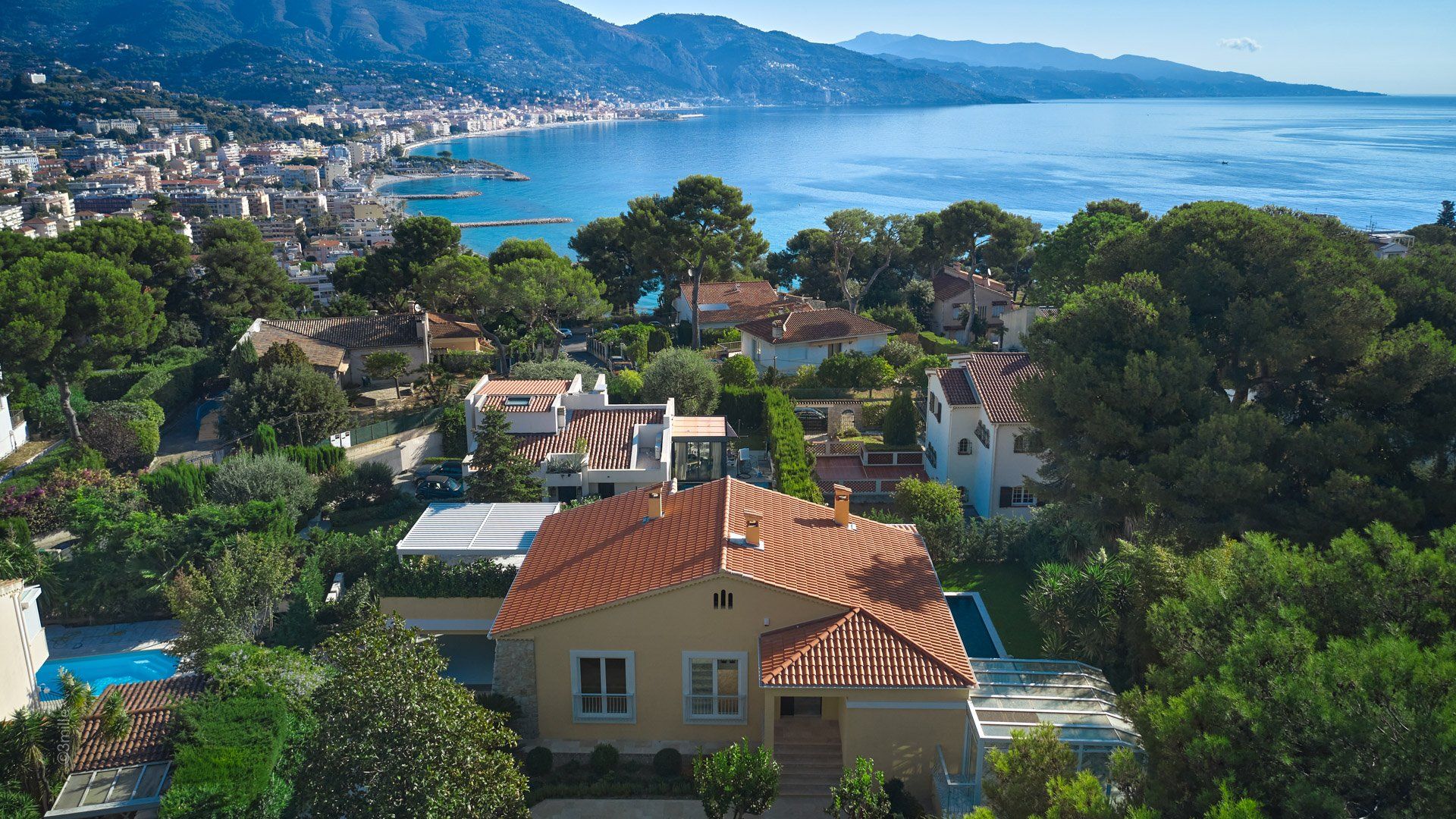 Talo sisään Cap Martin, Provence-Alpes-Cote d'Azur 10192517