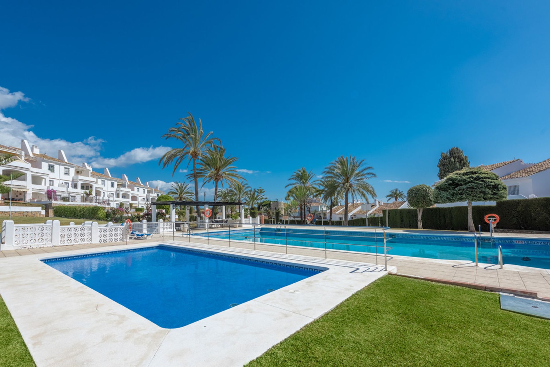 Condominium in Marbella, Andalucía 10192850