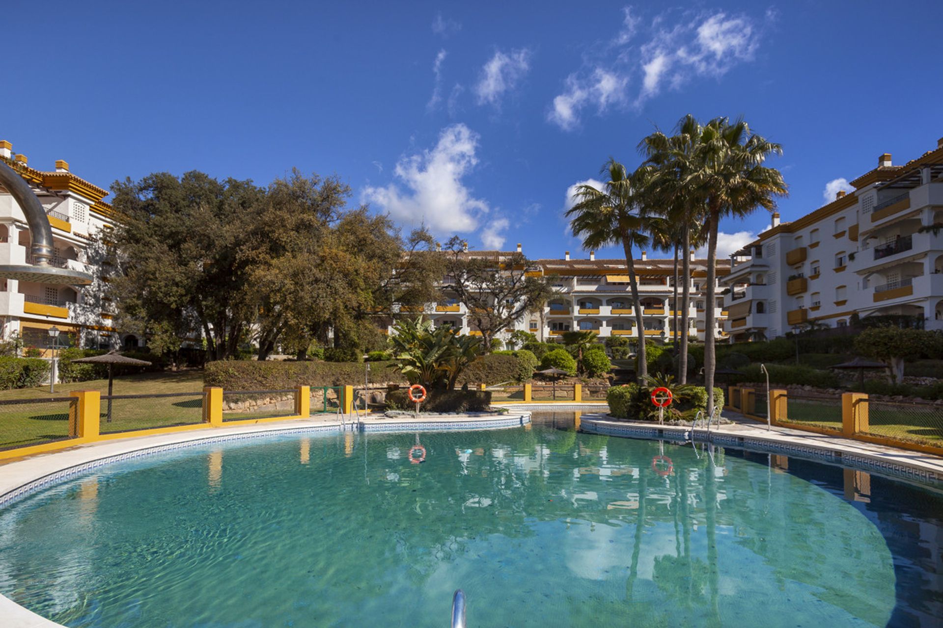 Condominium in Marbella, Andalucía 10192854