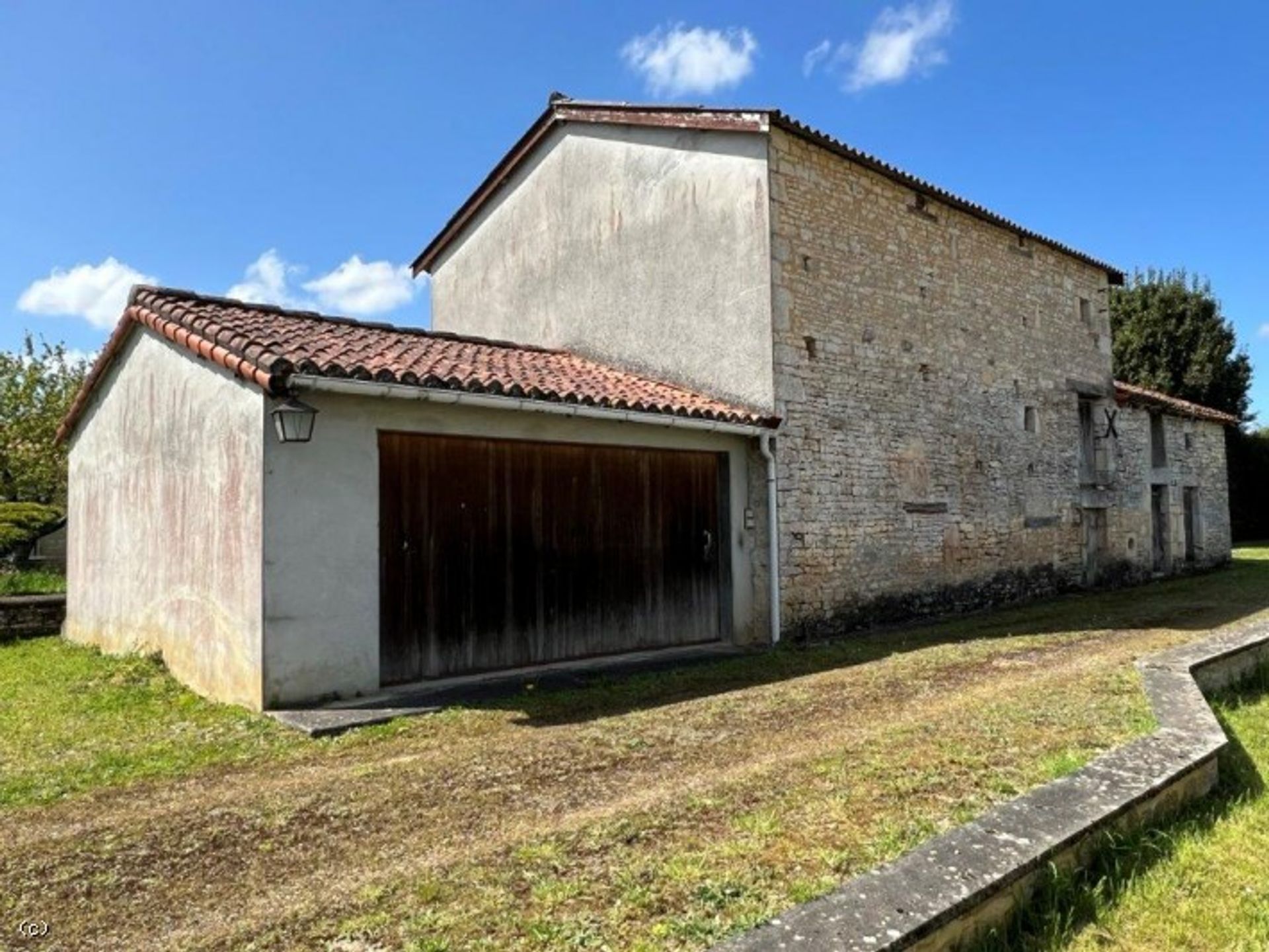 房子 在 Verteuil-sur-Charente, Nouvelle-Aquitaine 10192862