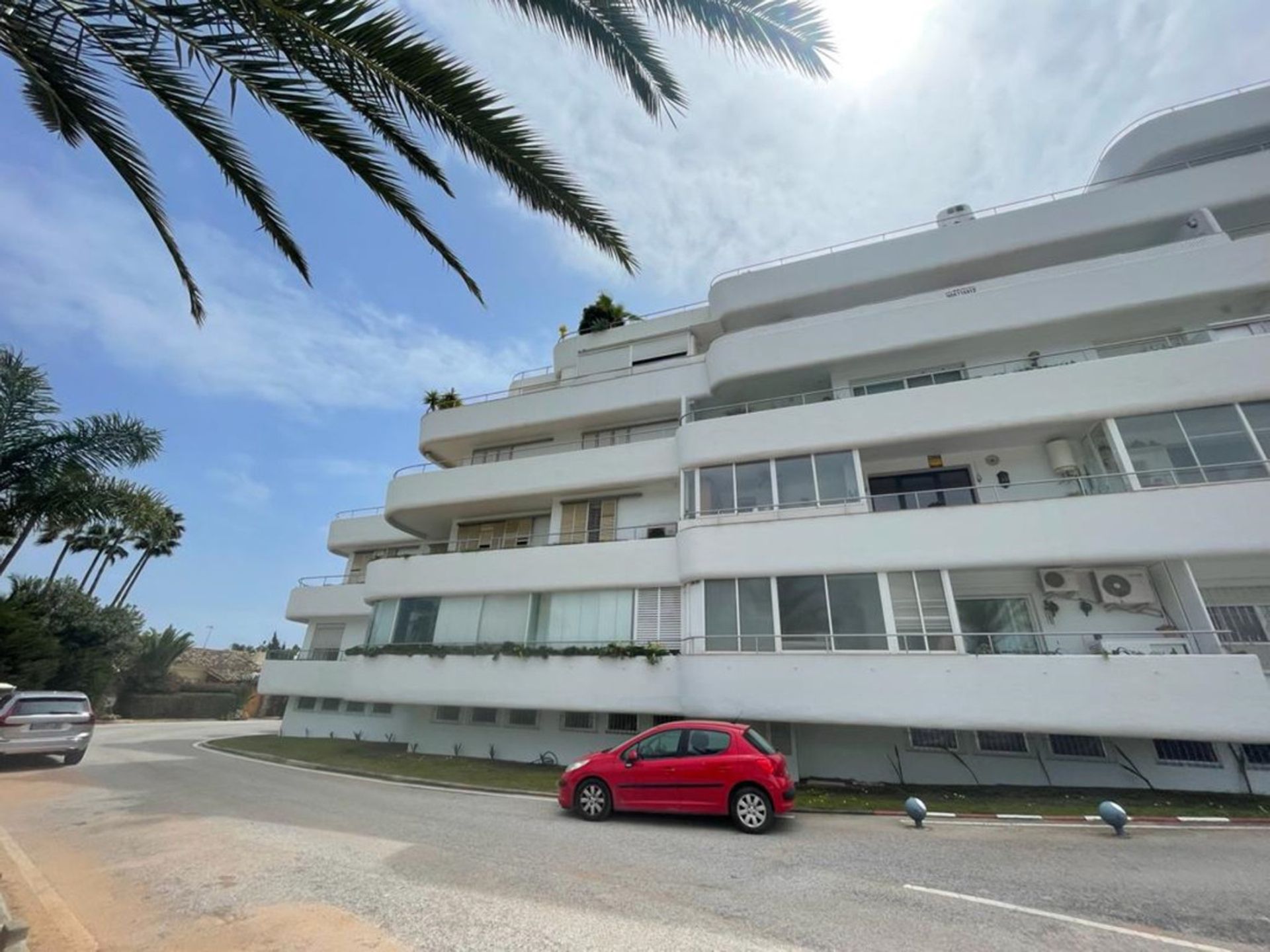 Condominium in Marbella, Andalucía 10193085