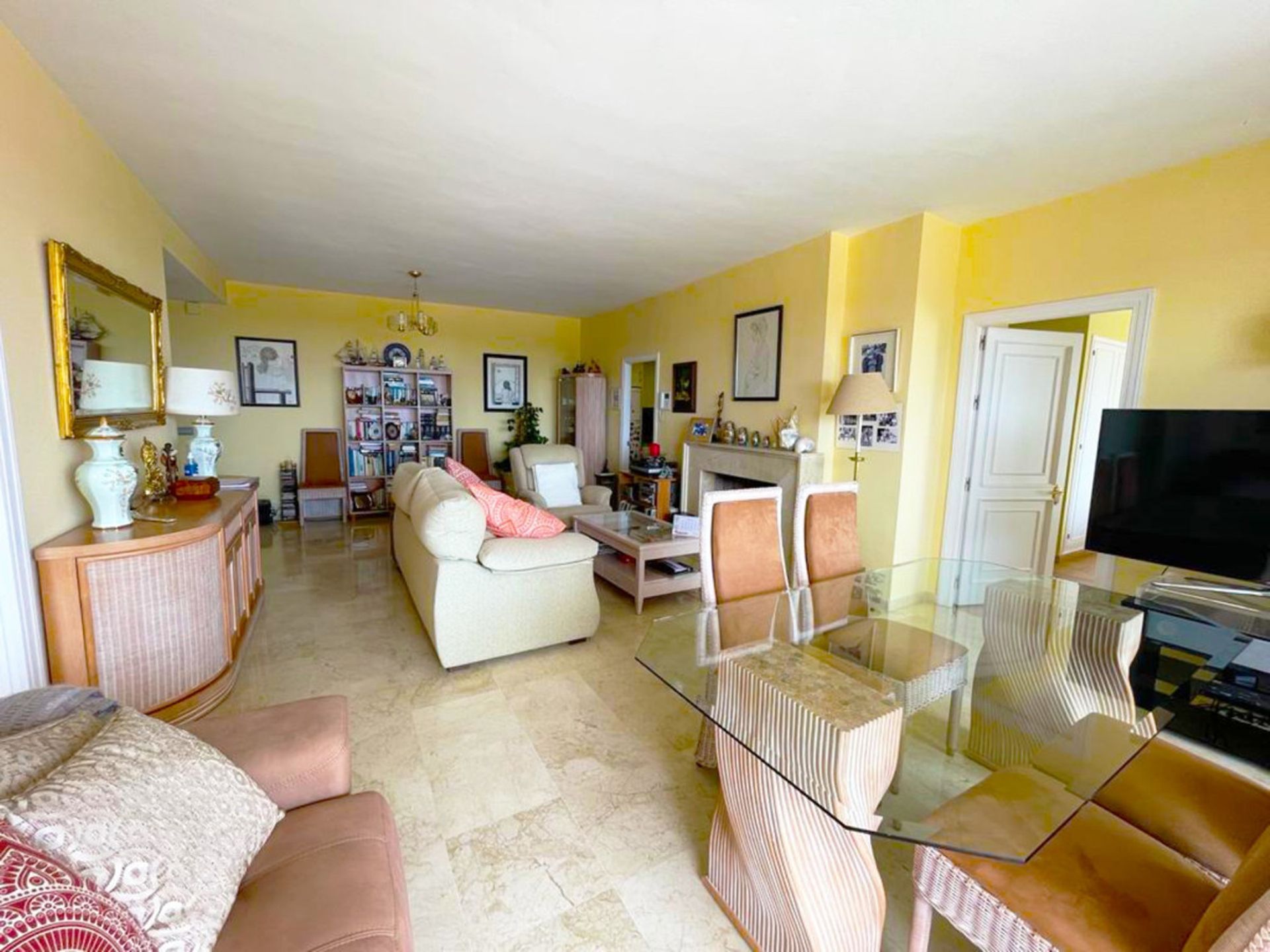 Condominium in Marbella, Andalucía 10193085