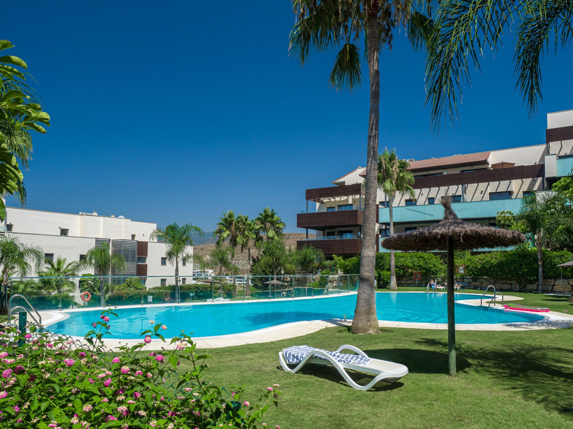 Condominium in Benahavis, Andalusia 10194237