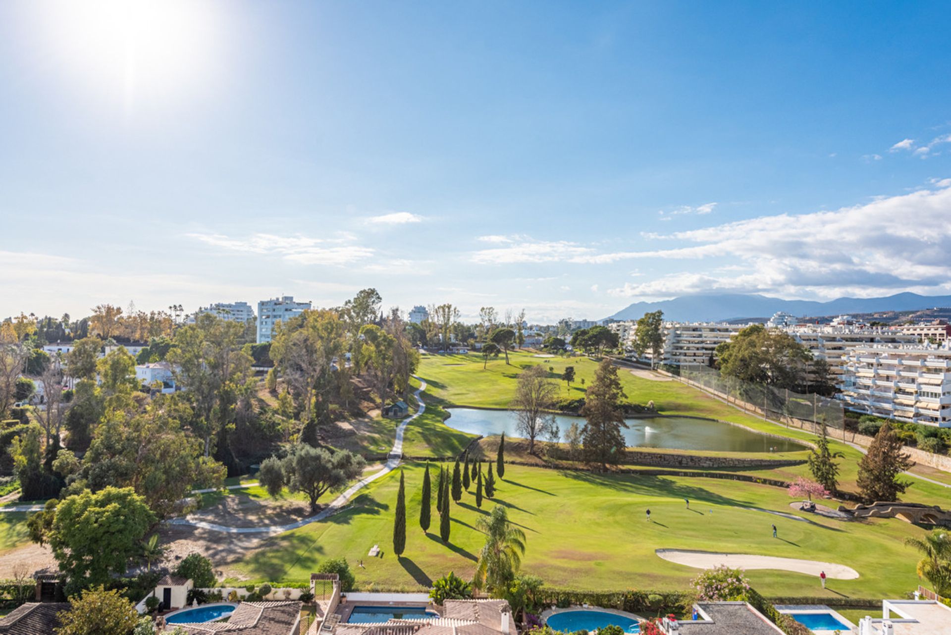 Condominium dans San Pedro de Alcántara, Andalousie 10194936