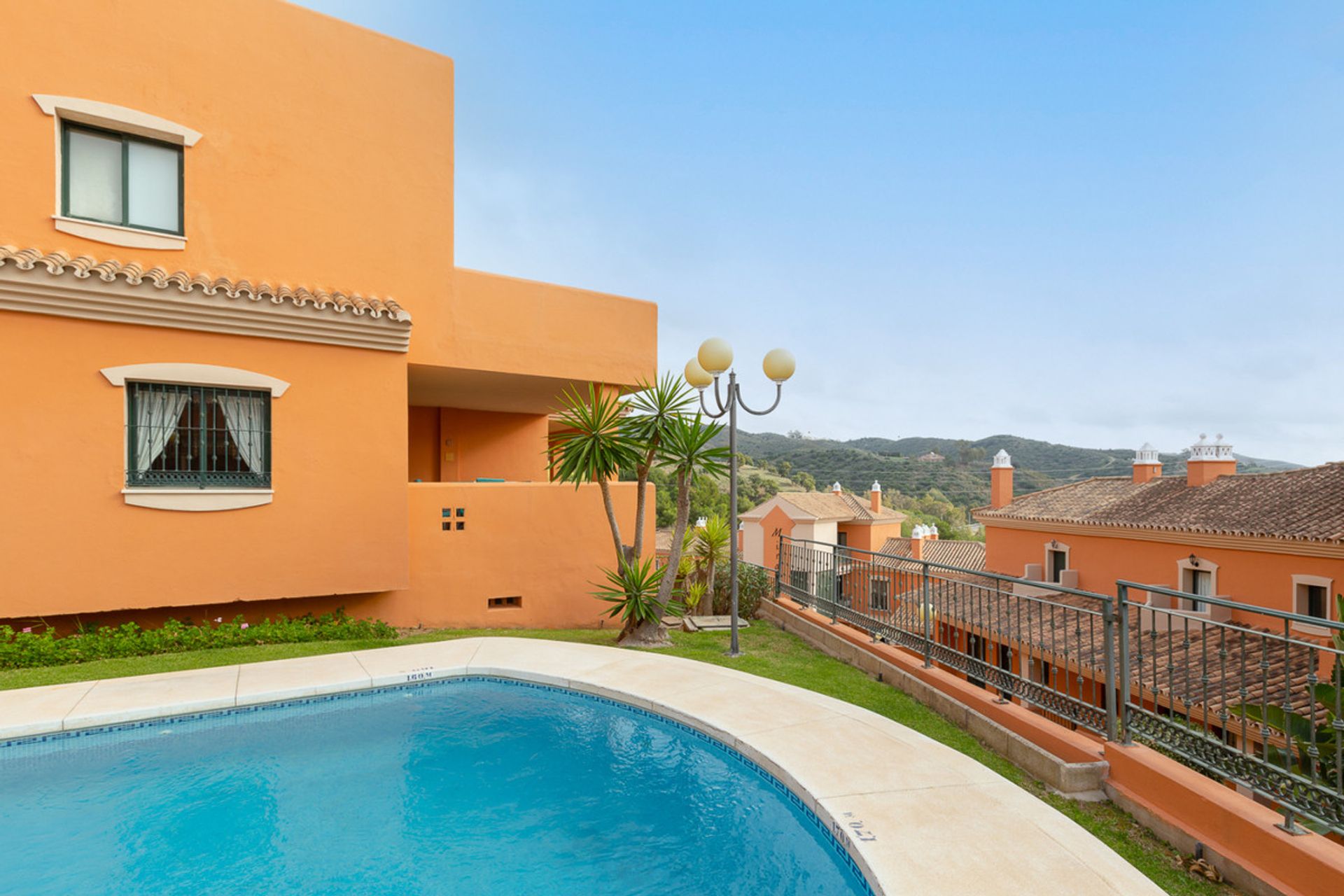 Condominium in Marbella, Andalucía 10195000