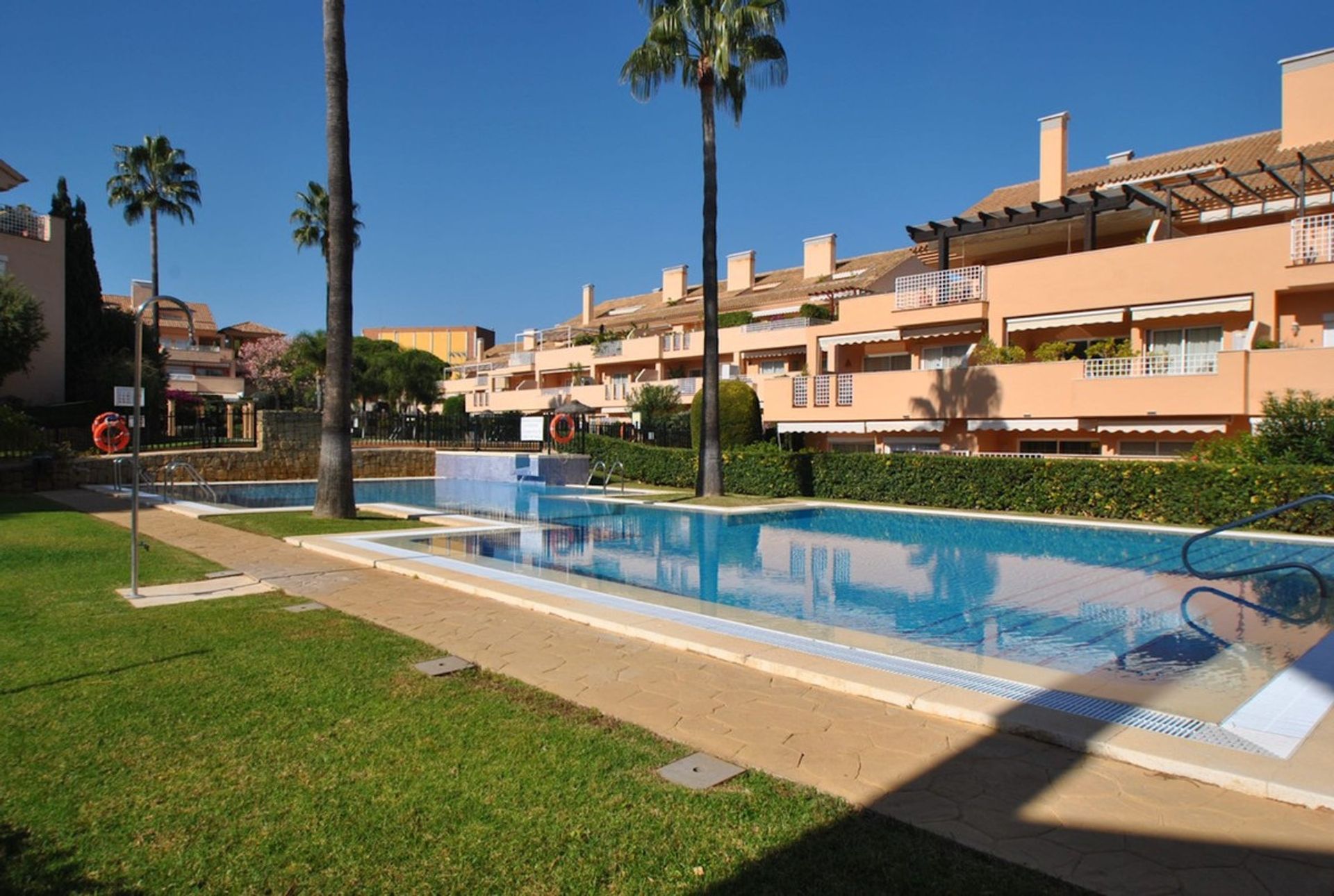 Condominium in Marbella, Andalucía 10195108