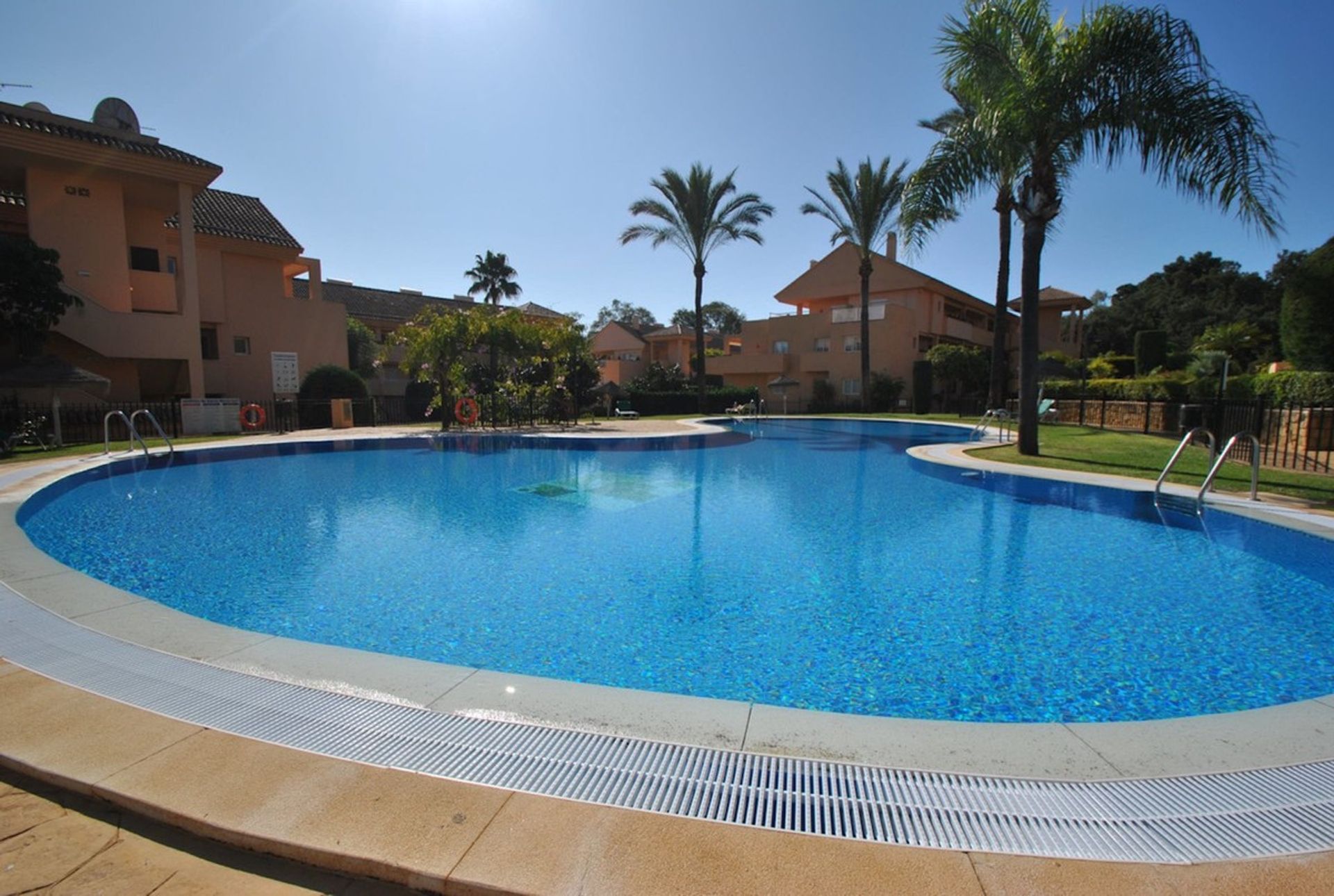 Condominium in Marbella, Andalucía 10195108