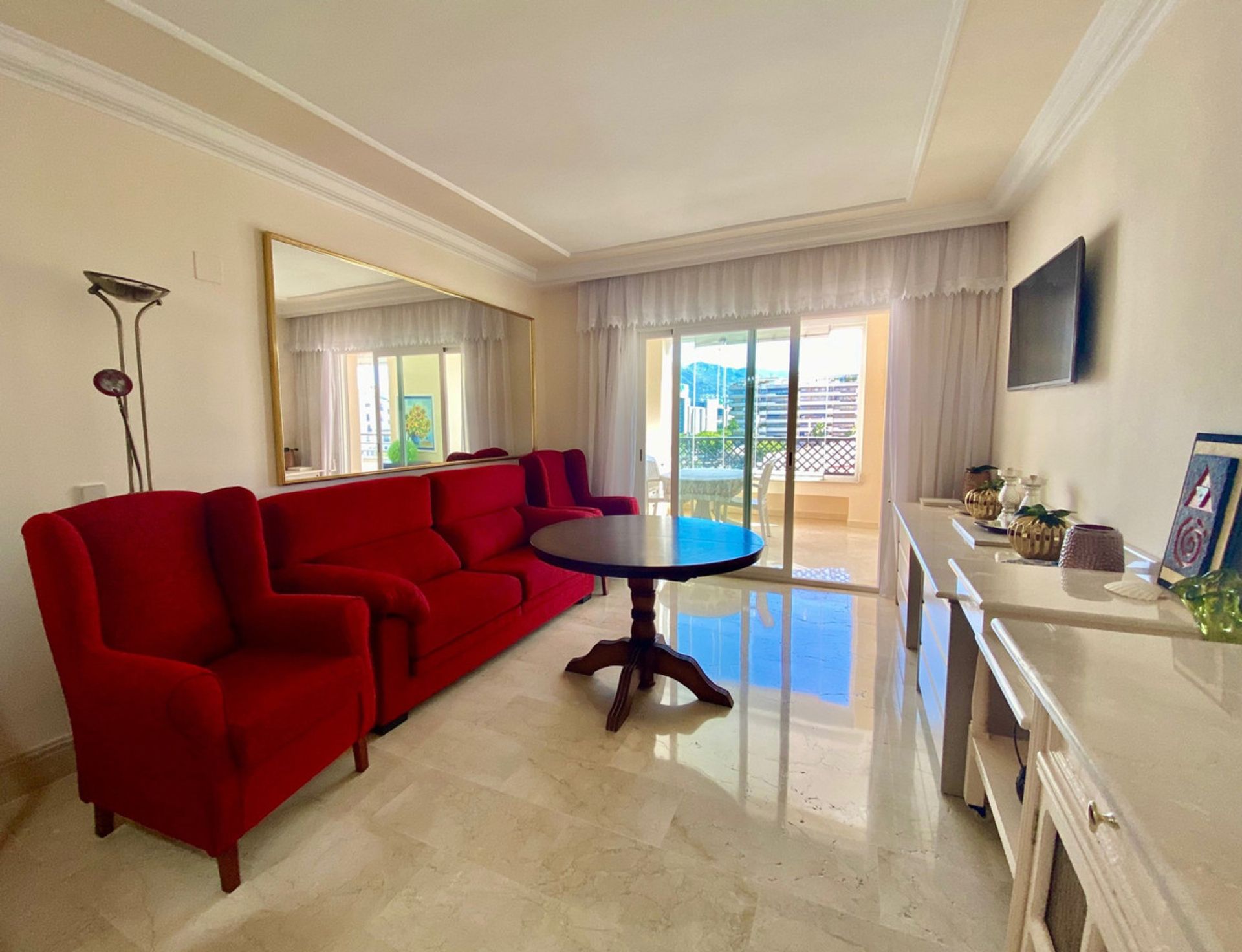 Condominium in Marbella, Andalusia 10195233