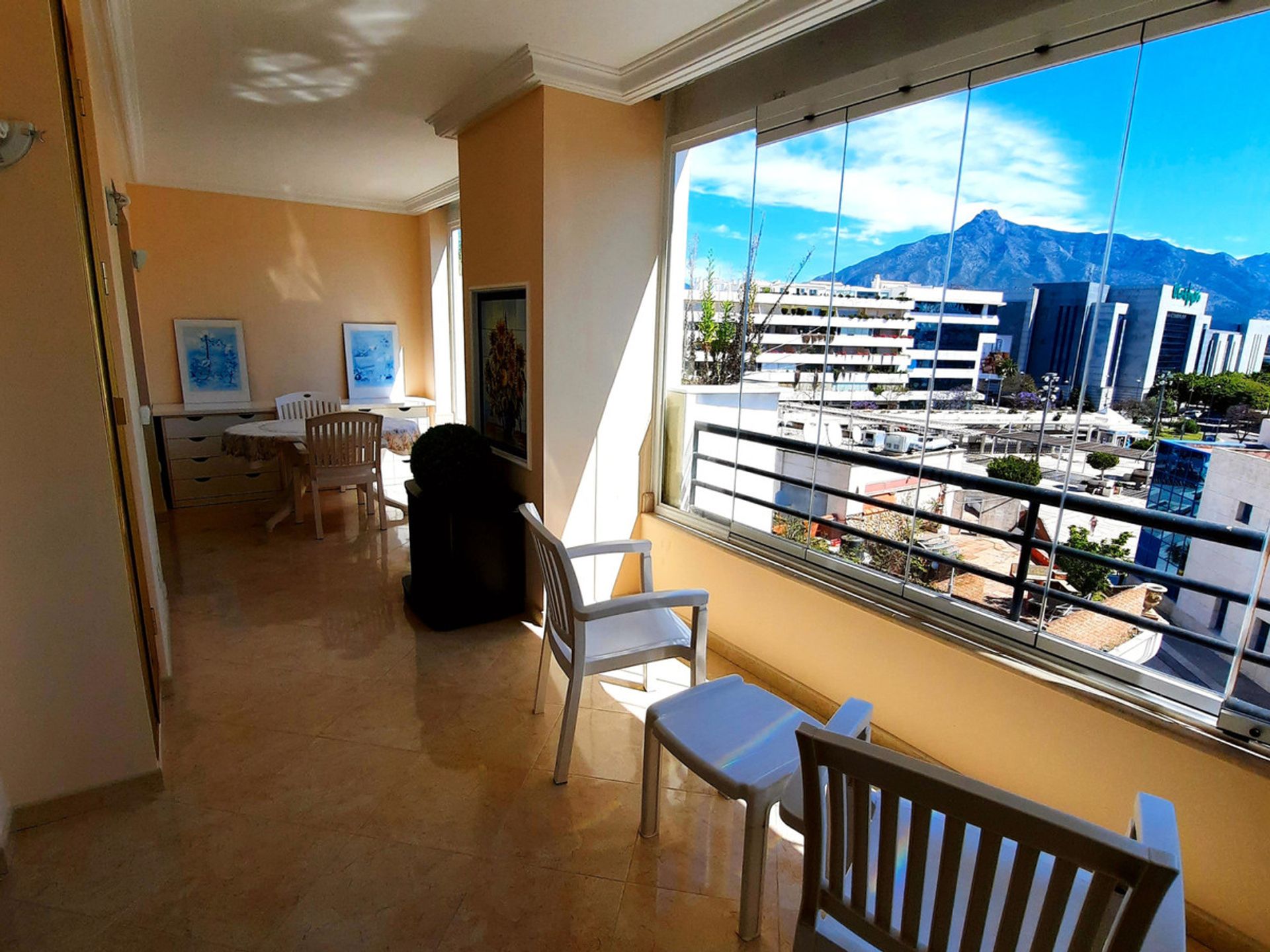 Condominium in Marbella, Andalusia 10195233