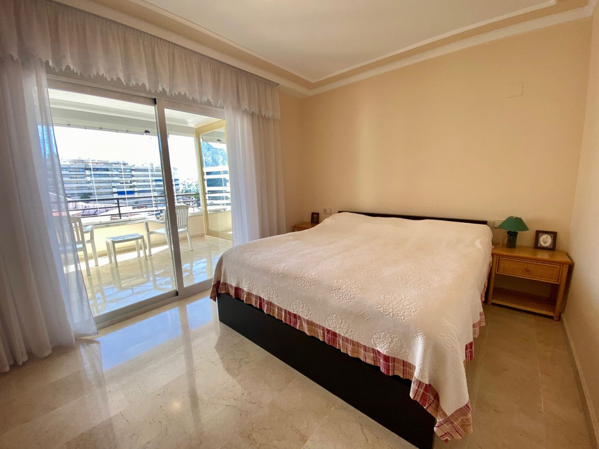 Condominium in Marbella, Andalusia 10195233