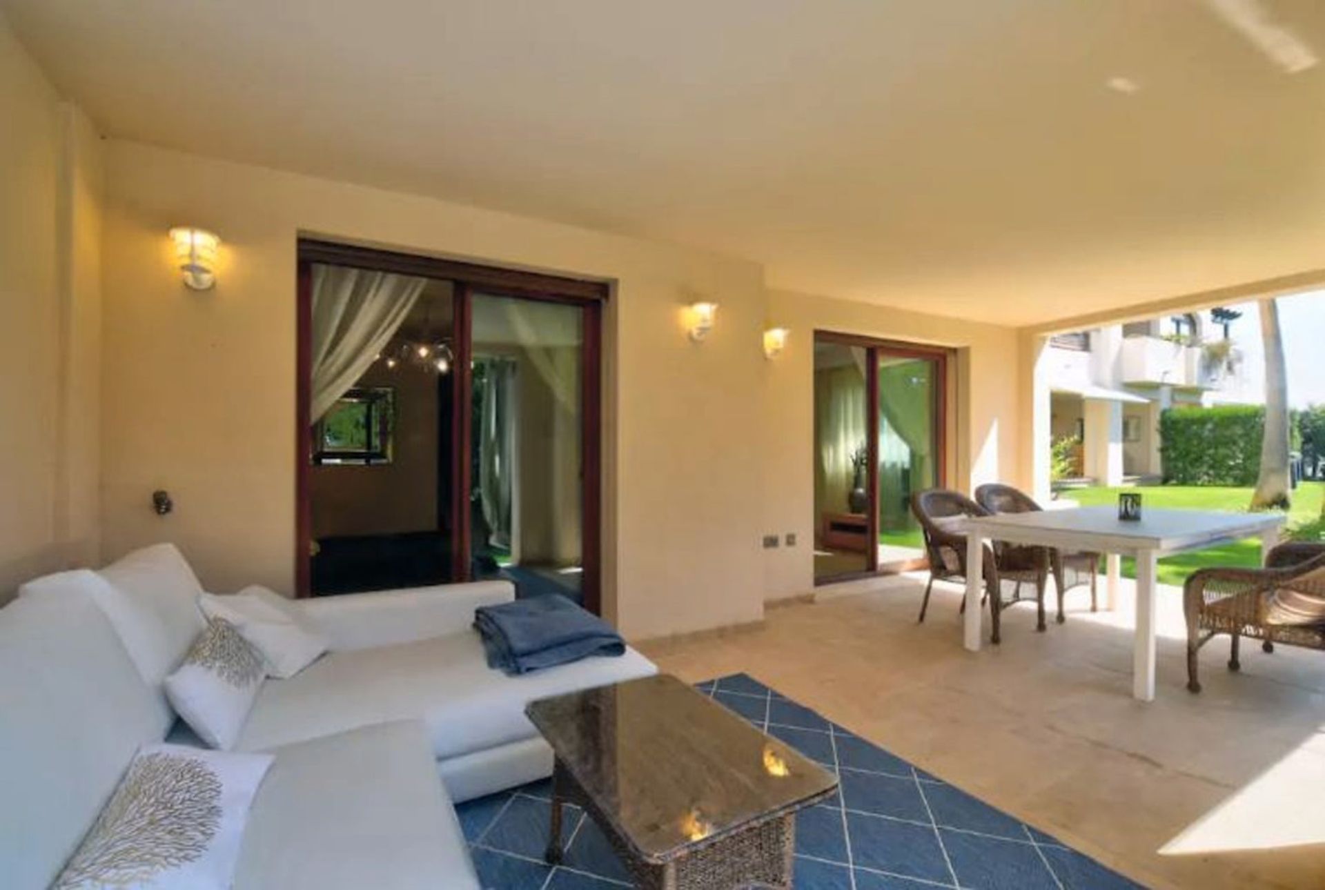 Condominium in Marbella, Andalusië 10195235