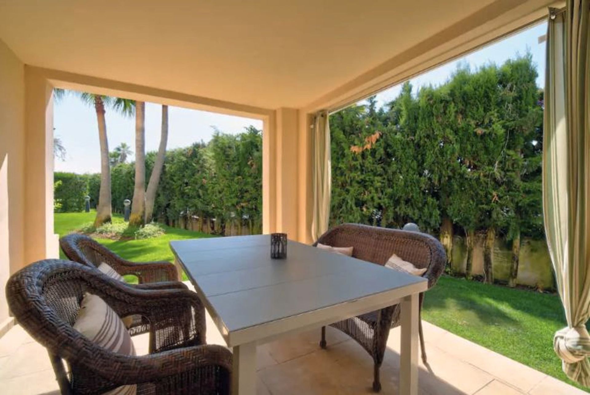 Condominium in Marbella, Andalusië 10195235