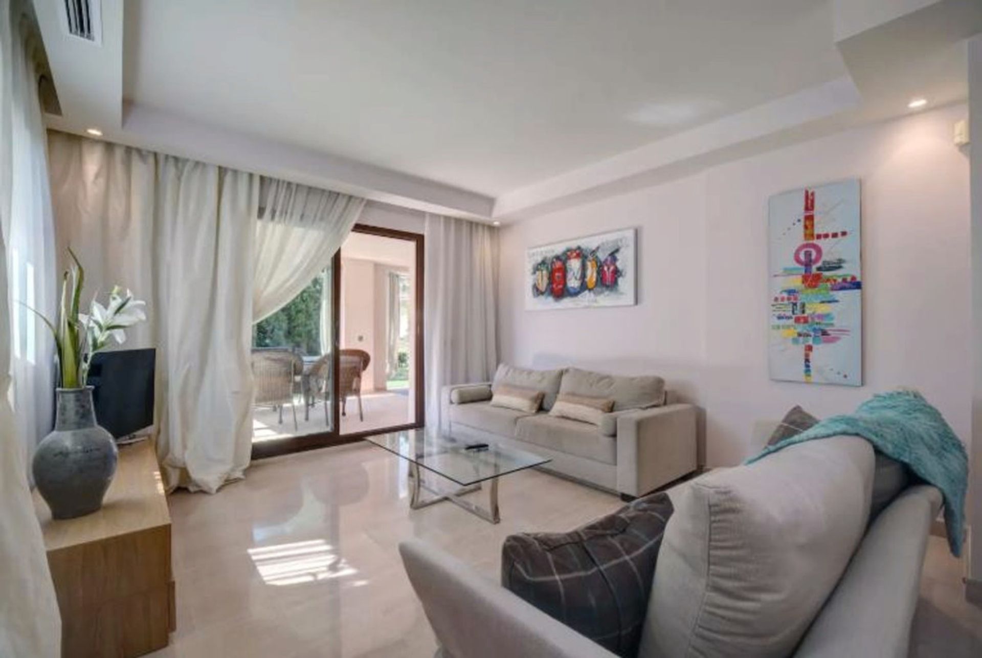 Condominium in Marbella, Andalusia 10195235